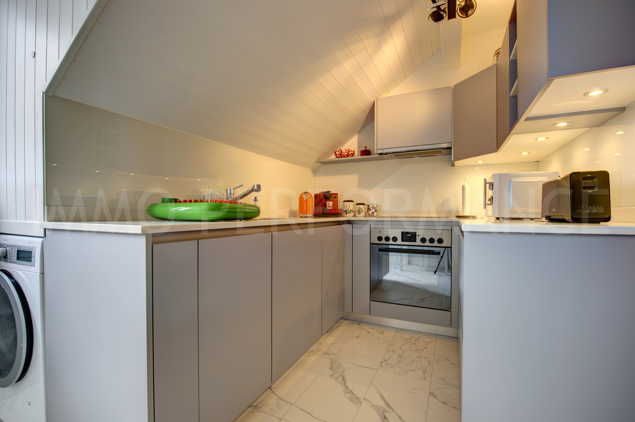 Cuisine neuve équipée vue 1