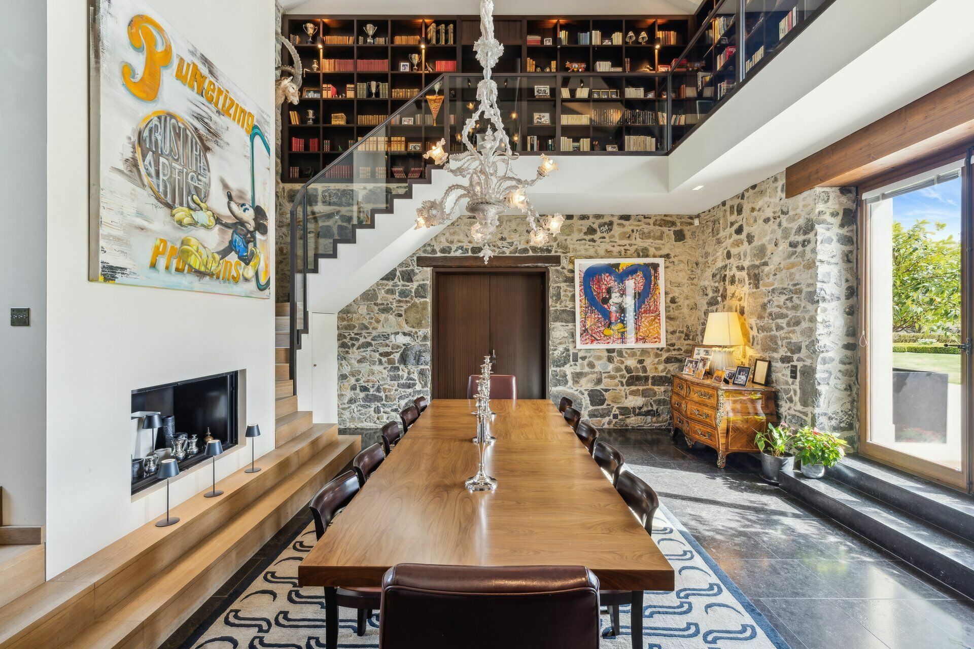 Interior view 8