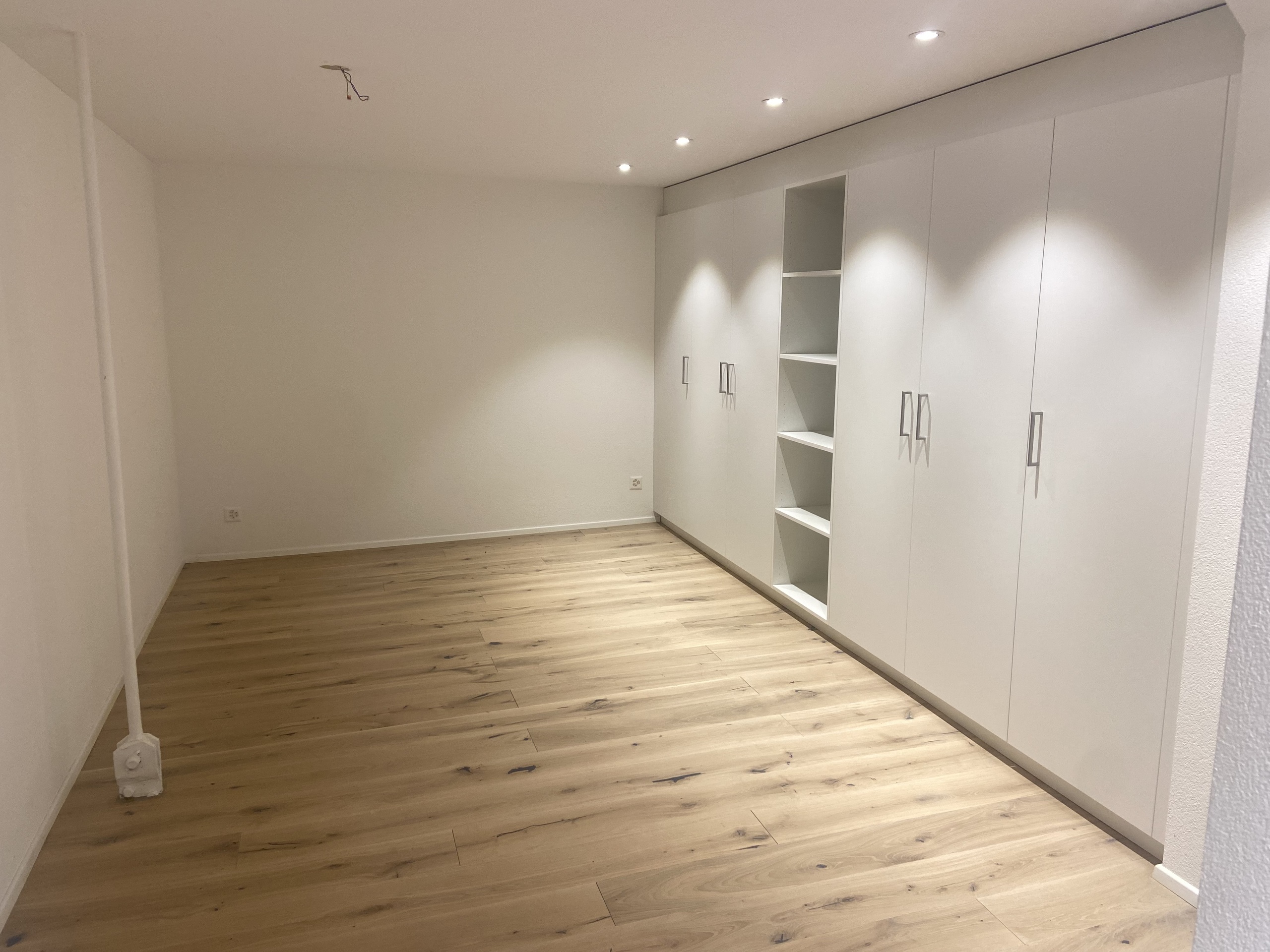 Zimmer mit grossem Einbauschrank