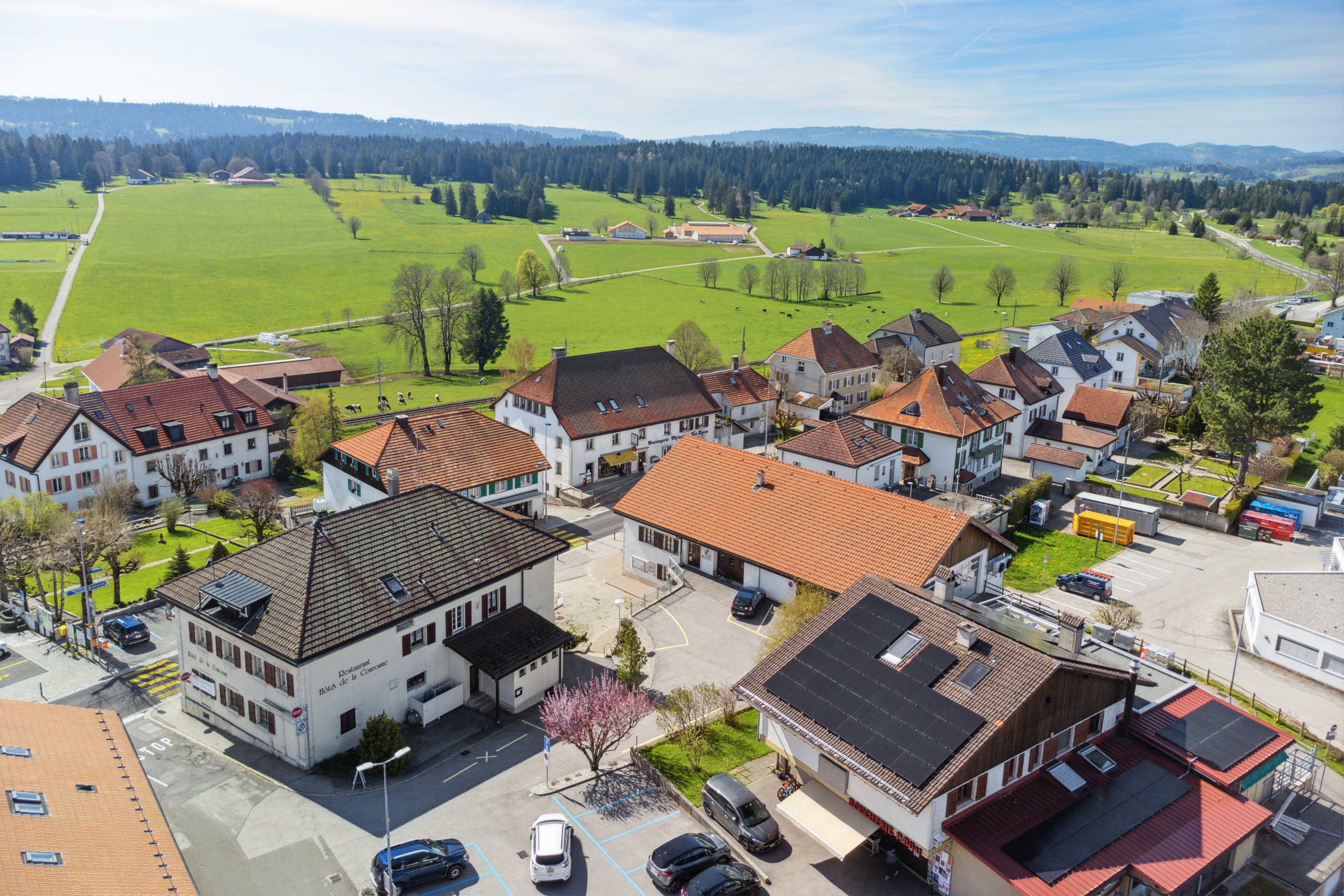 Vue sur l'établissement et le village Vue sur l'établissement et le village