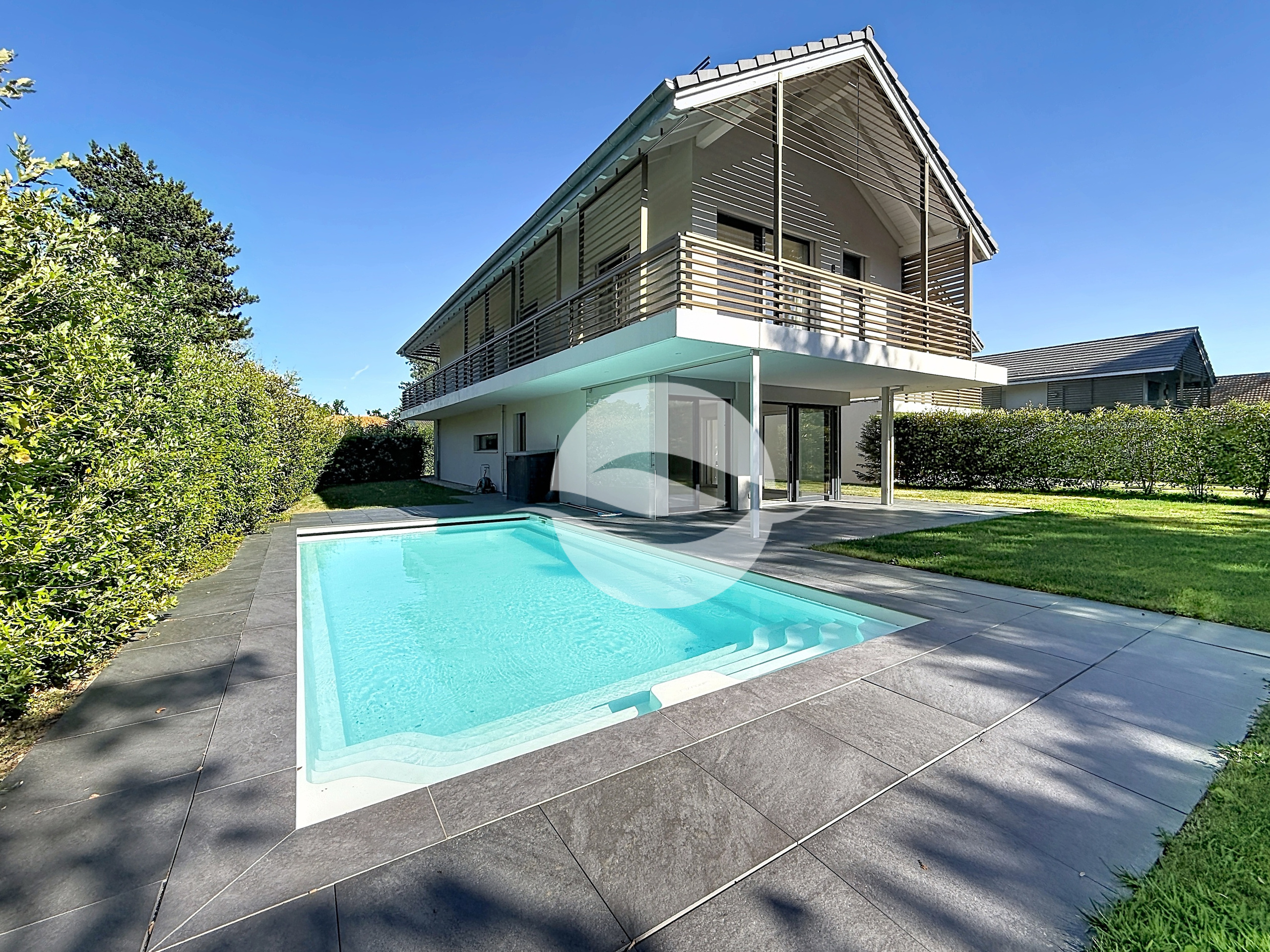 Extérieurs : Vue villa côté jardin Extérieurs : Vue villa côté jardin