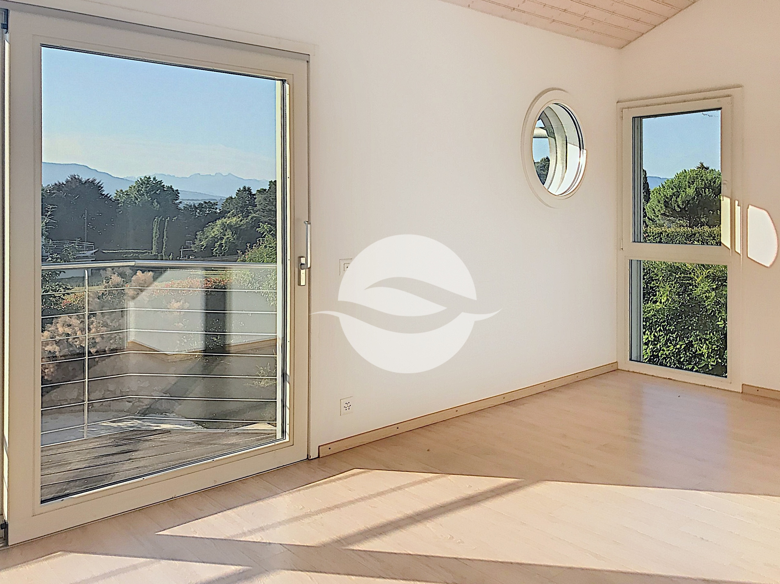 1er : 3ème Chambre avec armoire et accès au balcon