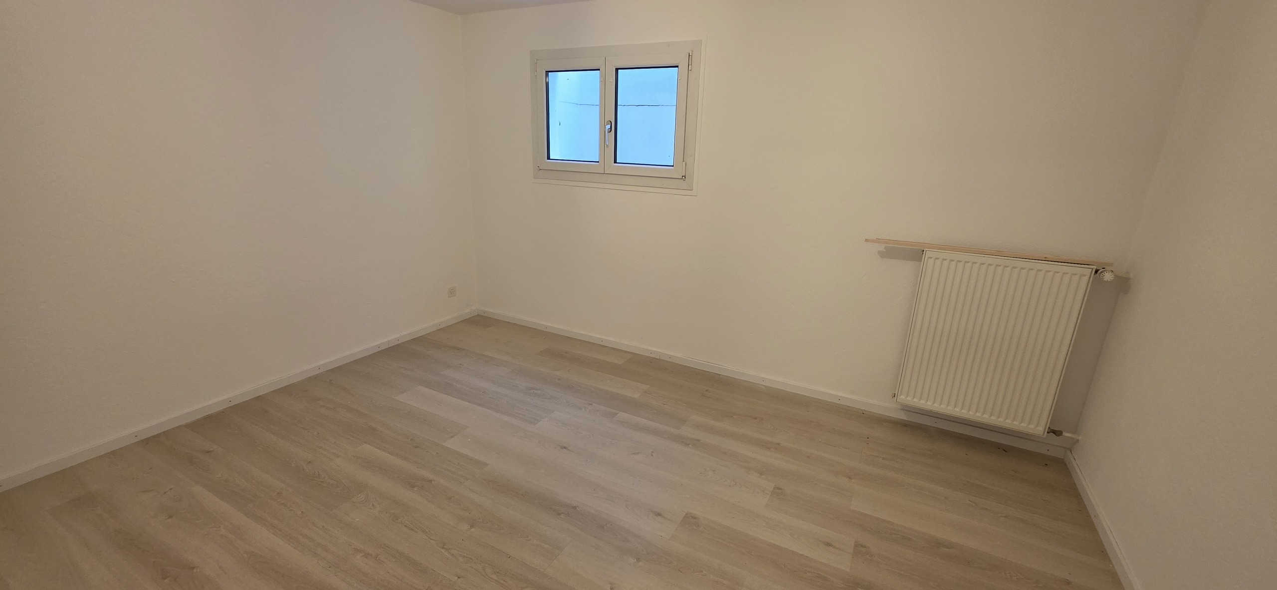 Chambre rez inférieur - logement 6 pces Chambre rez inférieur - logement 6 pces