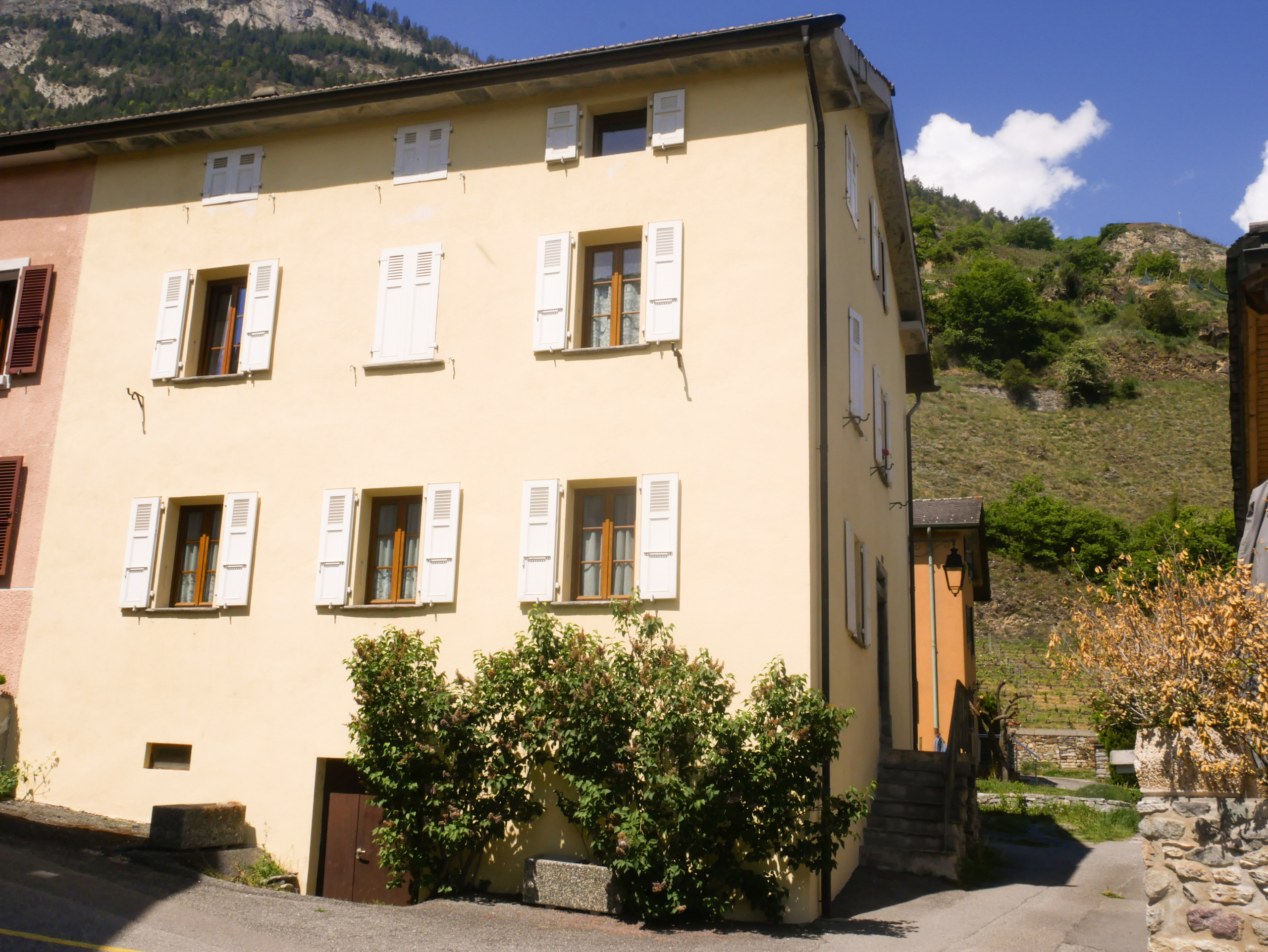 Exterior view 4