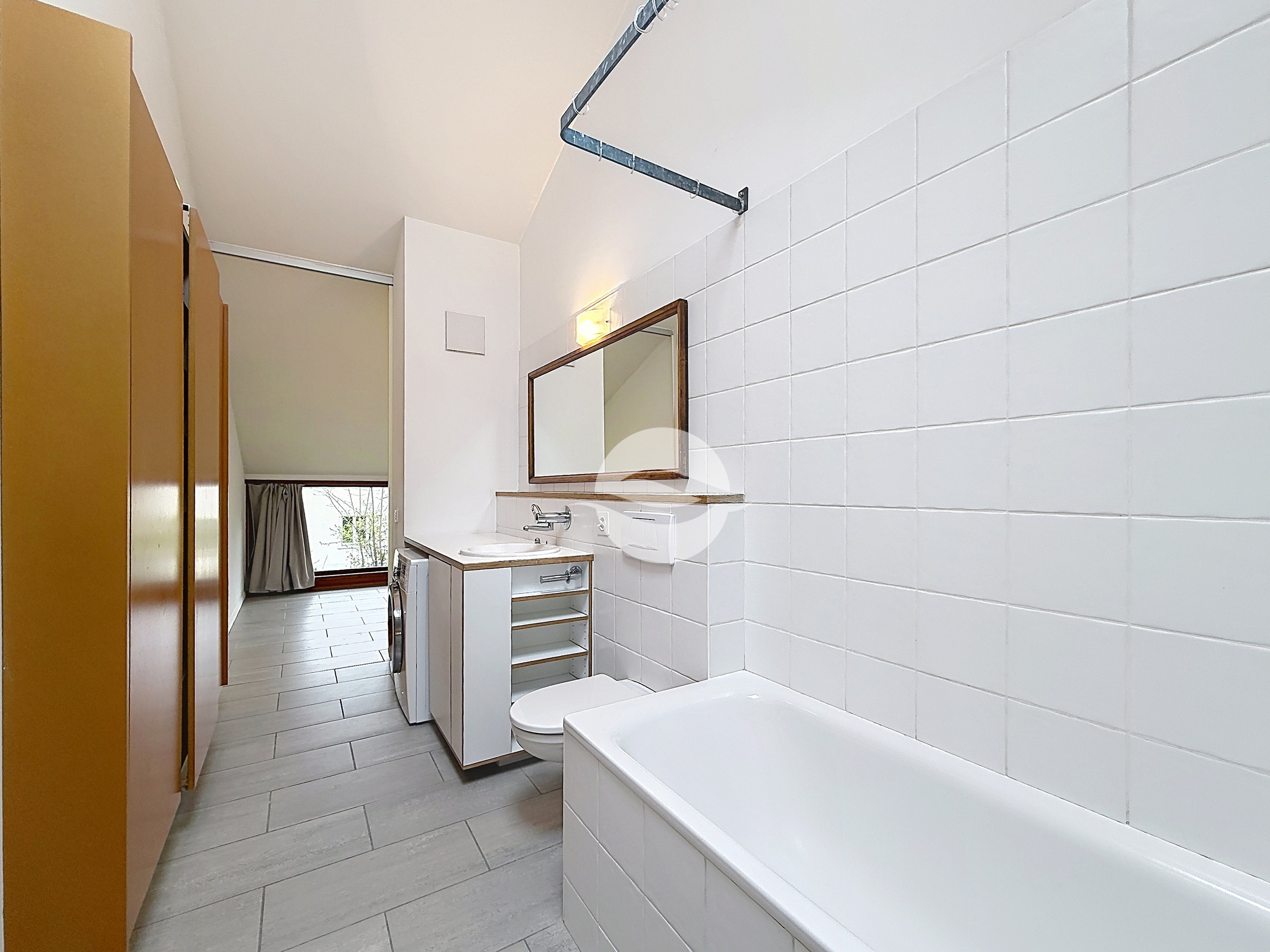 Salle de bains avec WC