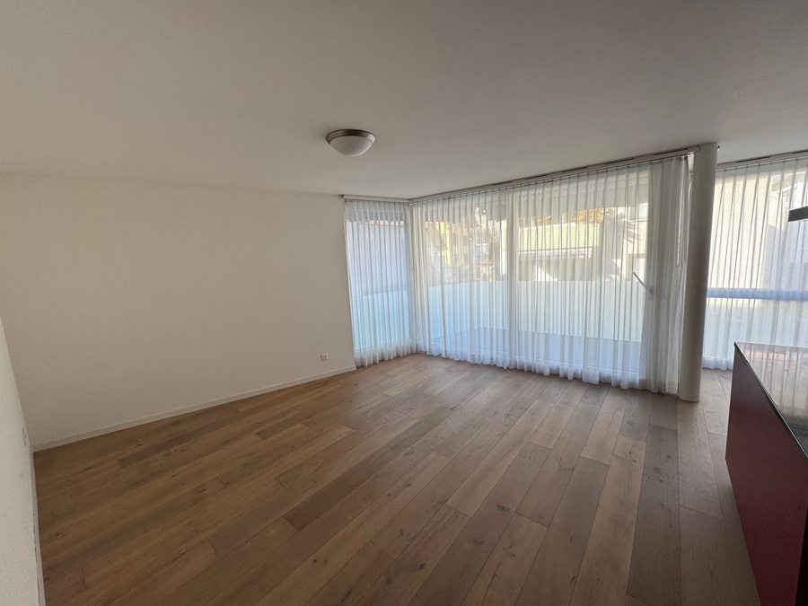 Salon avec sortie sur le balcon