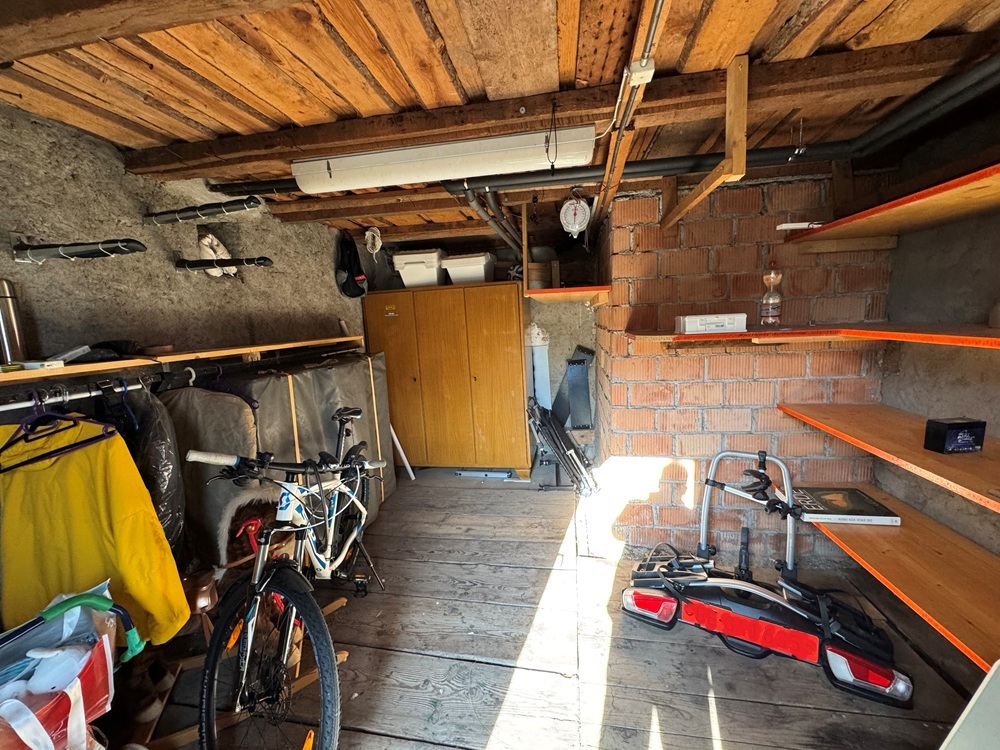 Keller angrenzend an ausgebautes Zimmer im EG