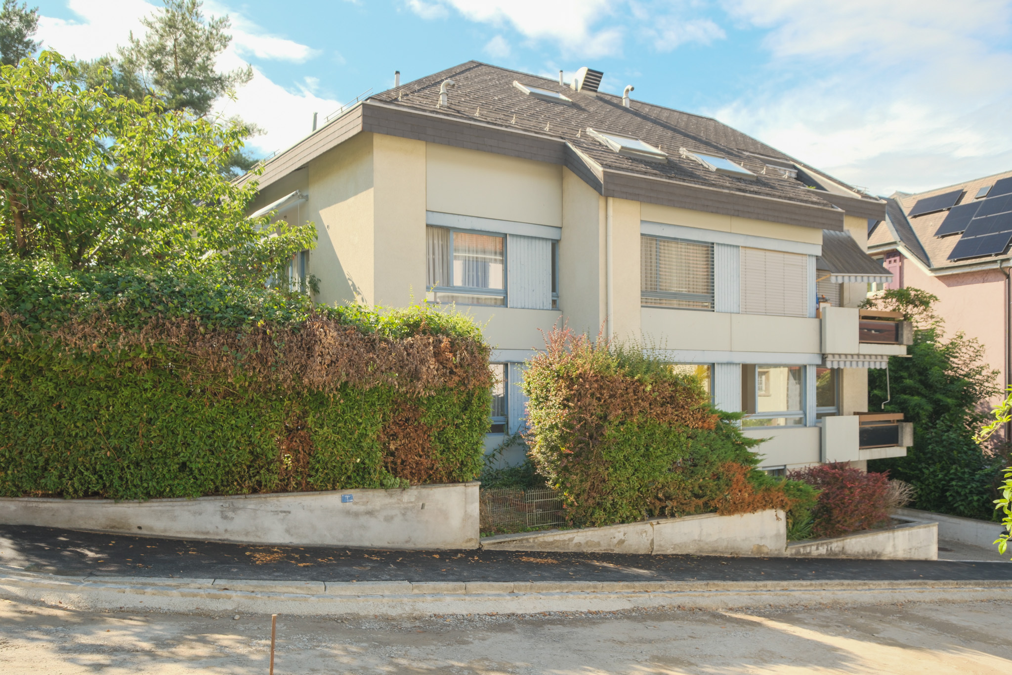 Ostfassade Nr. 47 - Ecke Mönchsbergerstrasse