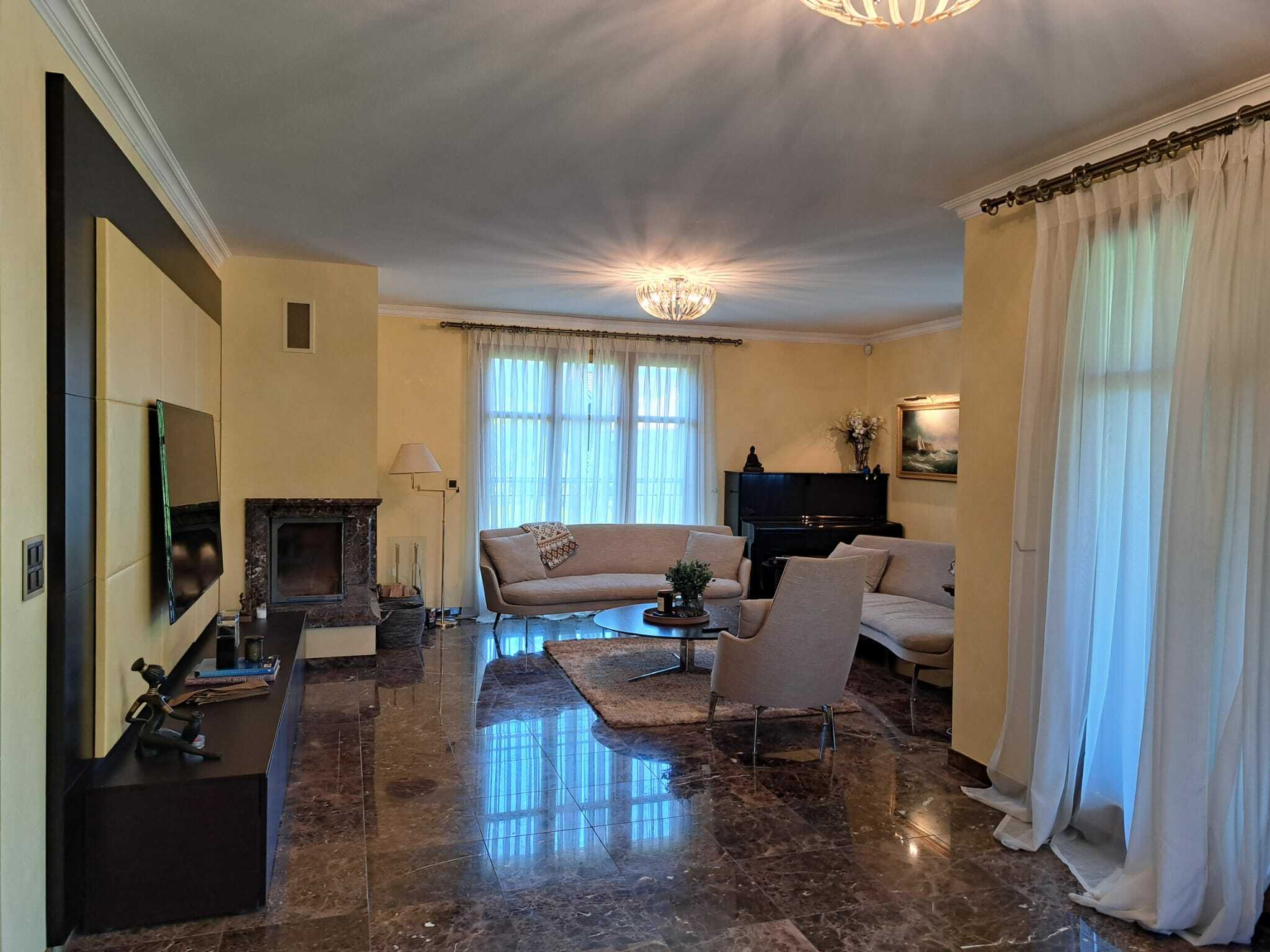 Interior view 11