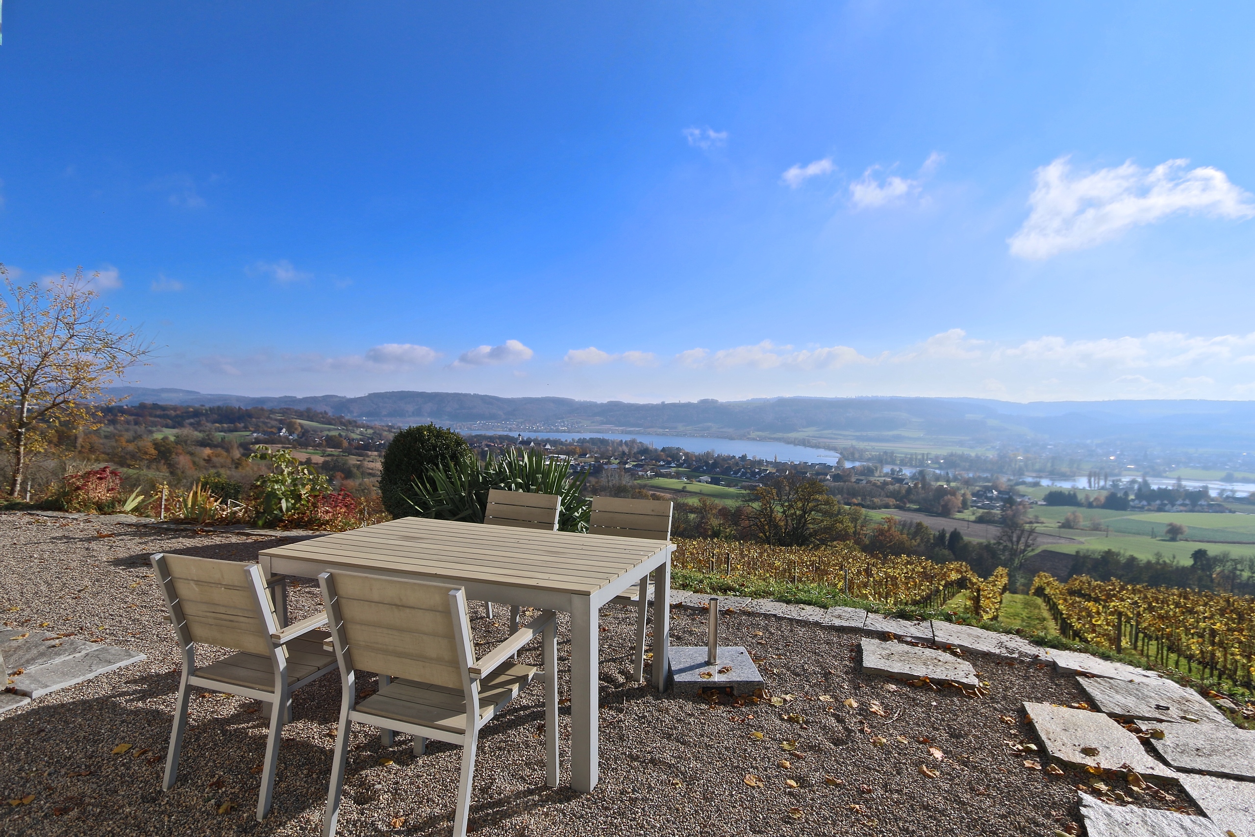 Die Sonne geniessen in absoluter Ruhe und atemberaubender Weitsicht Die Sonne geniessen in absoluter Ruhe und atemberaubender Weitsicht