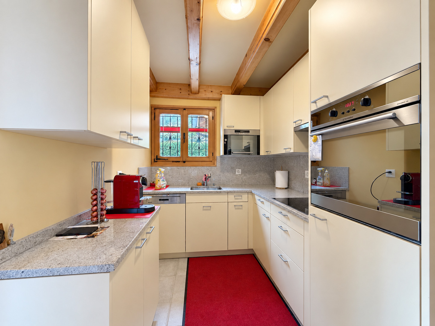 Interior view 4