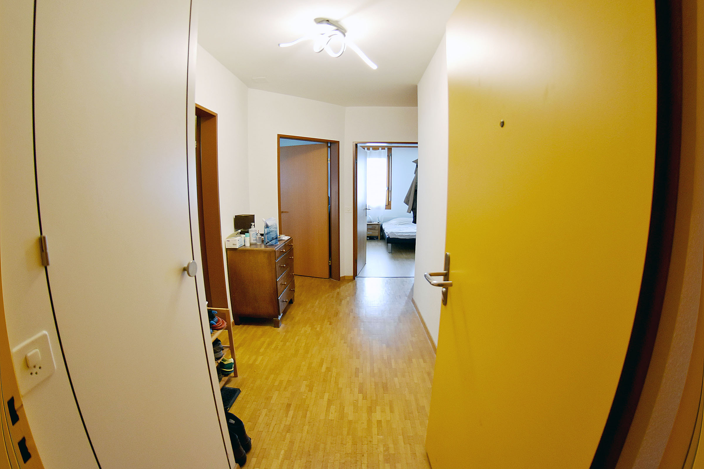 Bitte treten Sie ein ...