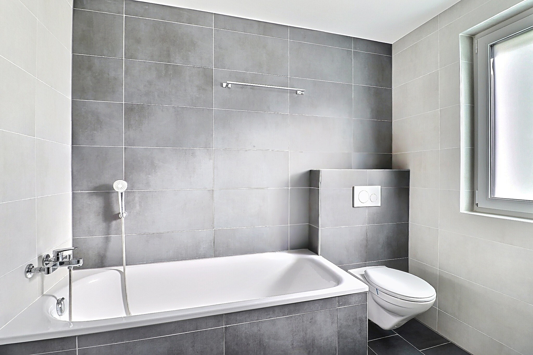 Salle de bain avec douche (en suite)