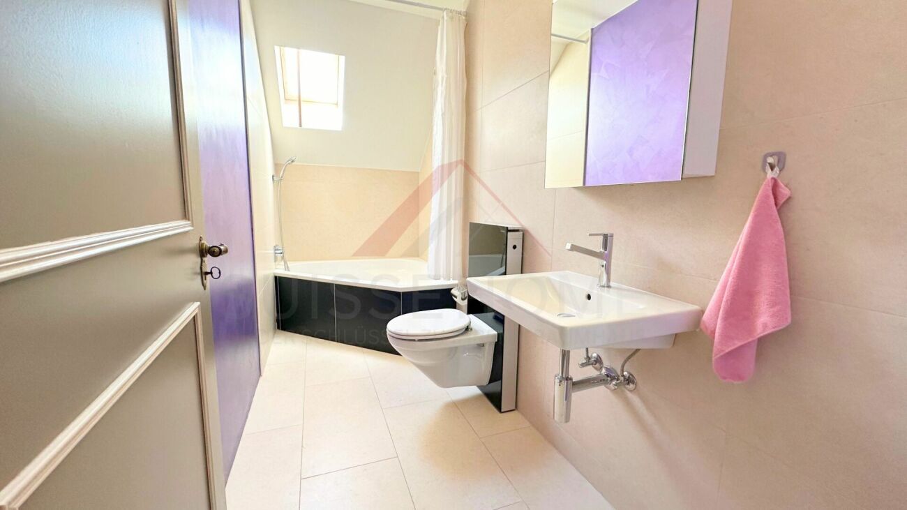 Badezimmer mit Badewanne ? Salle de bains avec baignoire Badezimmer mit Badewanne ? Salle de bains avec baignoire