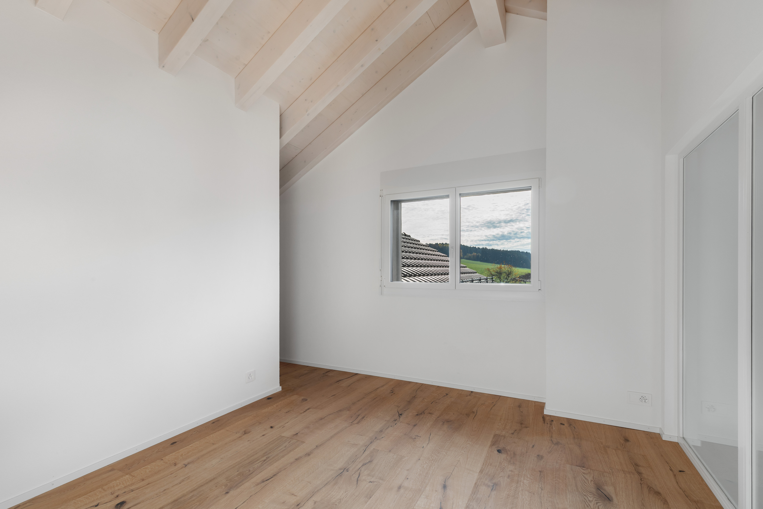 Chambre combles avec accès espace dressing