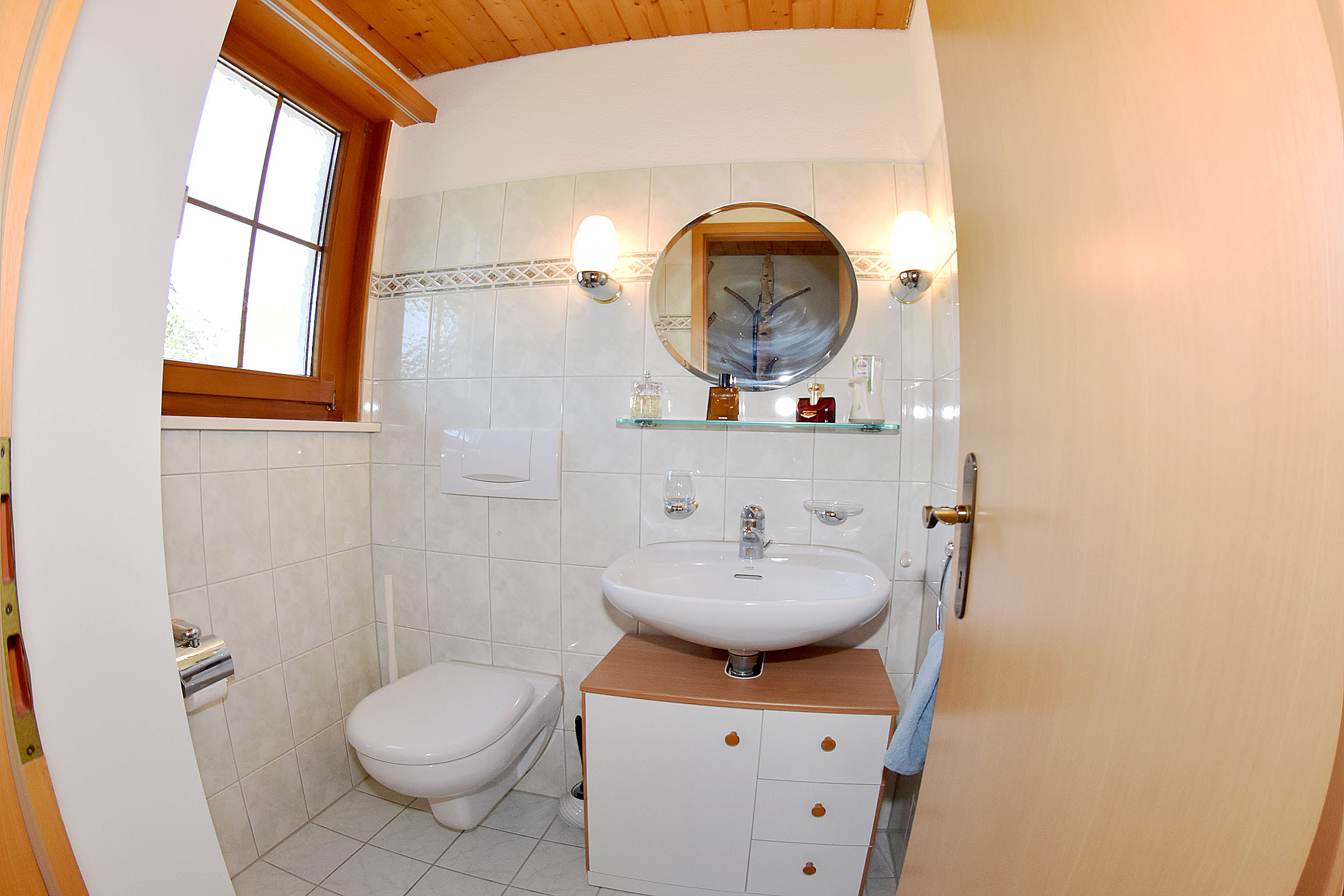 Gäste-WC beim Eingangsbereich Gäste-WC beim Eingangsbereich
