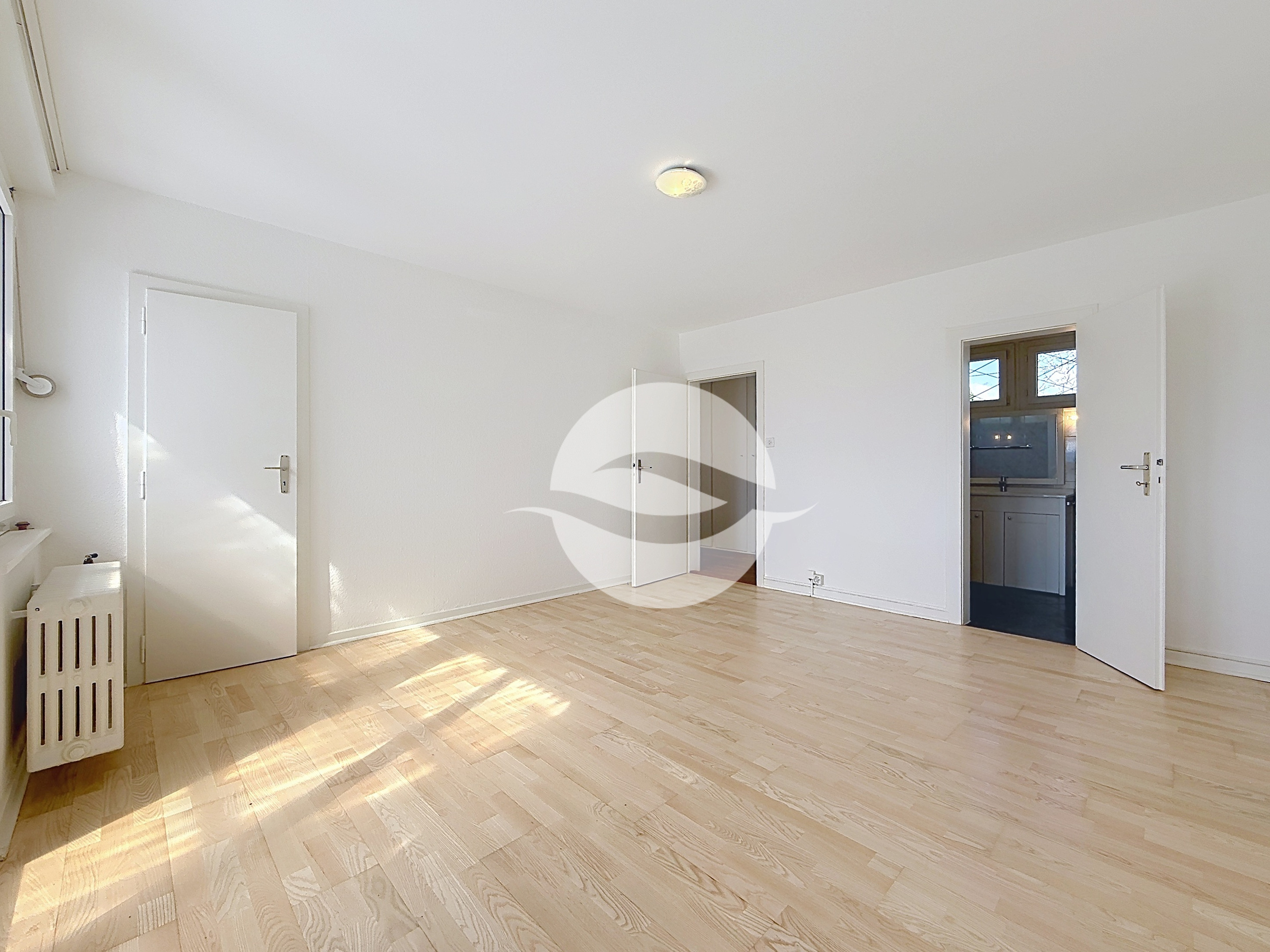 1er : Chambre avec accès à la salle de bains et à la terrasse