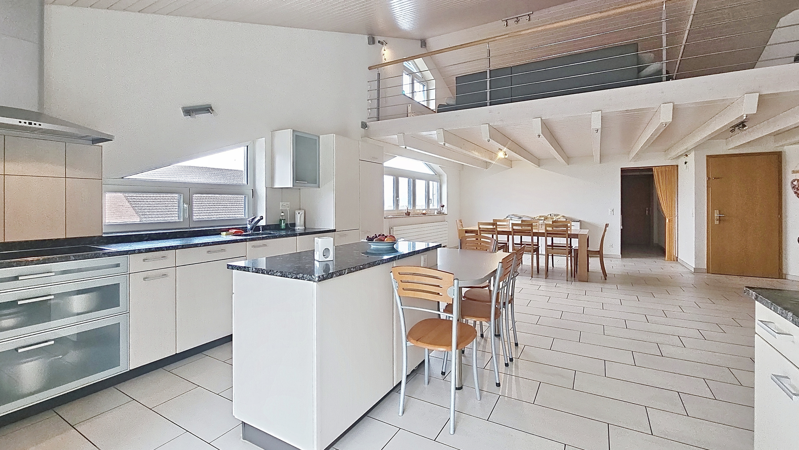 Appartement duplex 4.5 pces 1er étage Appartement duplex 4.5 pces 1er étage