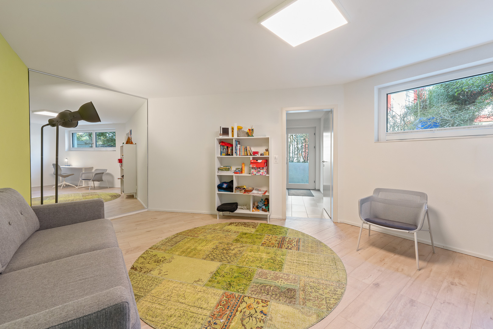 Einliegerwohnung / Büro im Sockelgeschoss