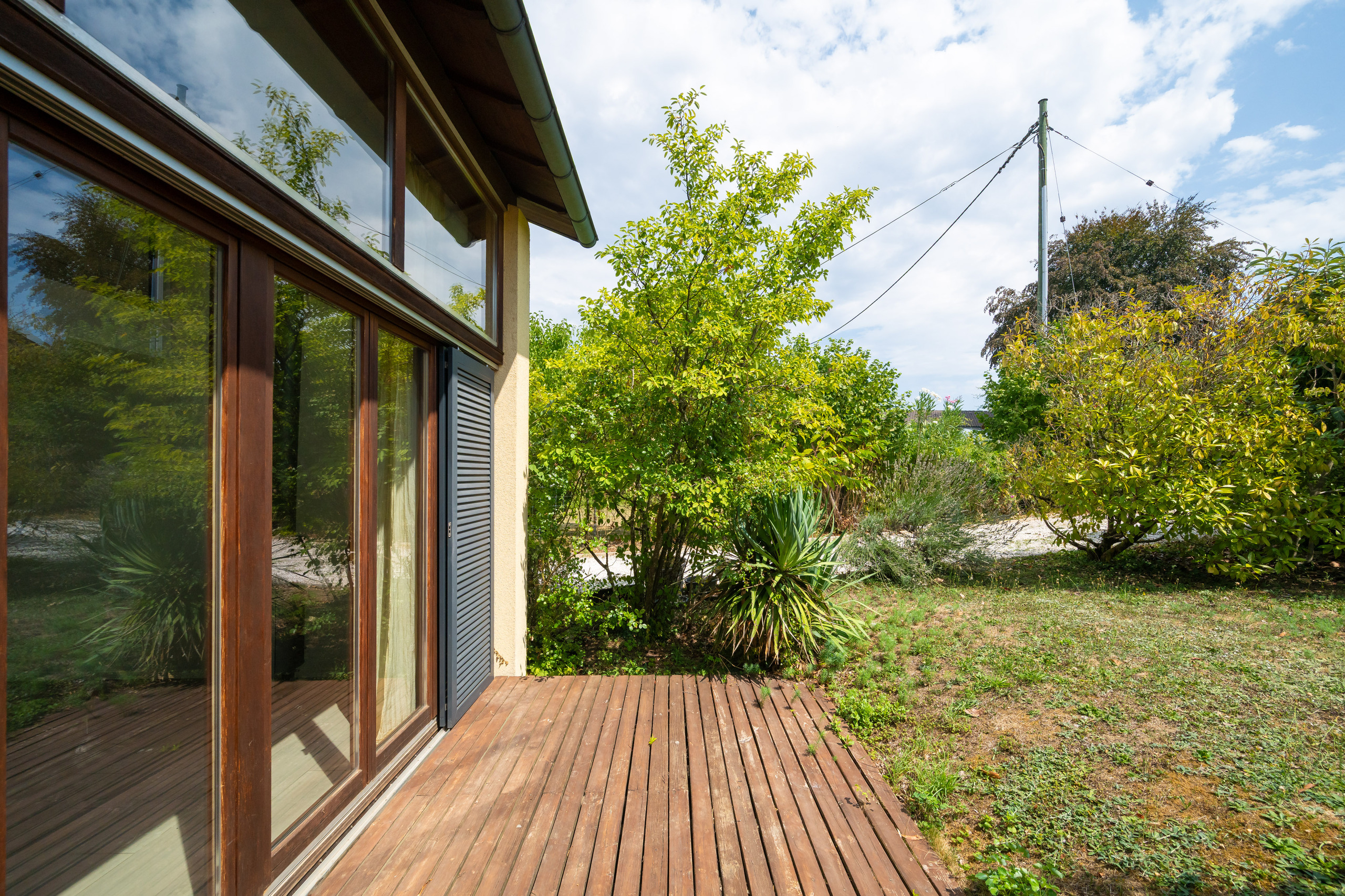 Exterior view 3