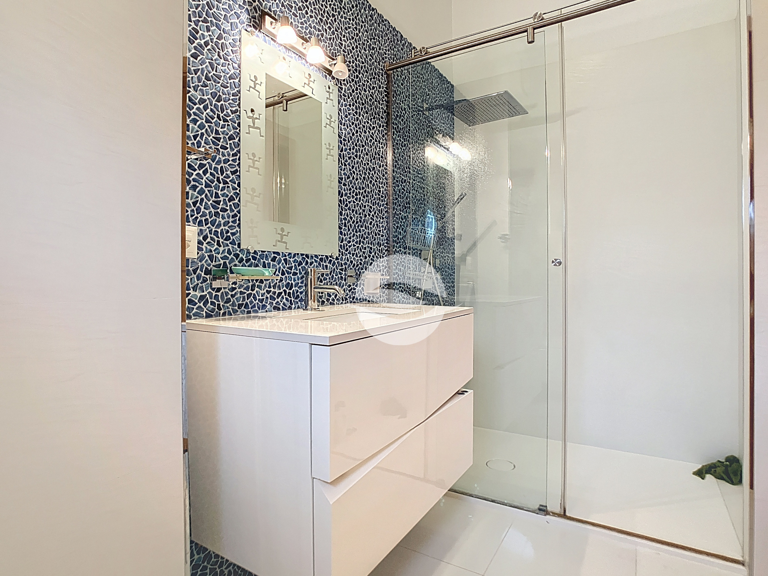 1er : Chambre avec salle de douche privée