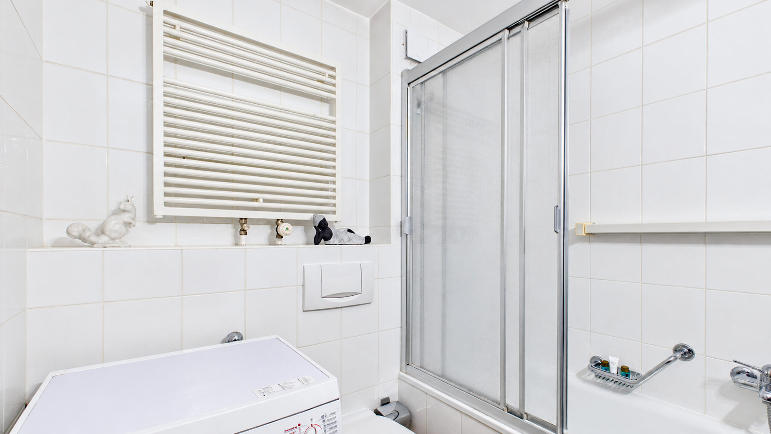 Salle de bain 1 - Vue 2 Salle de bain 1 - Vue 2