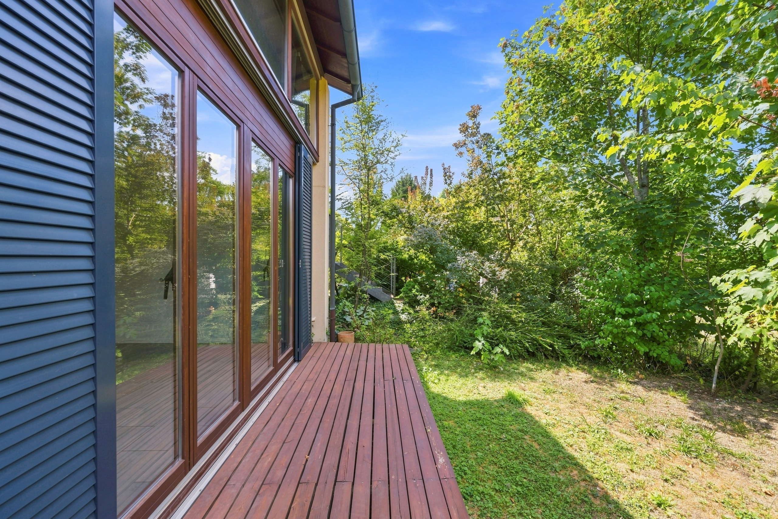 Exterior view 4