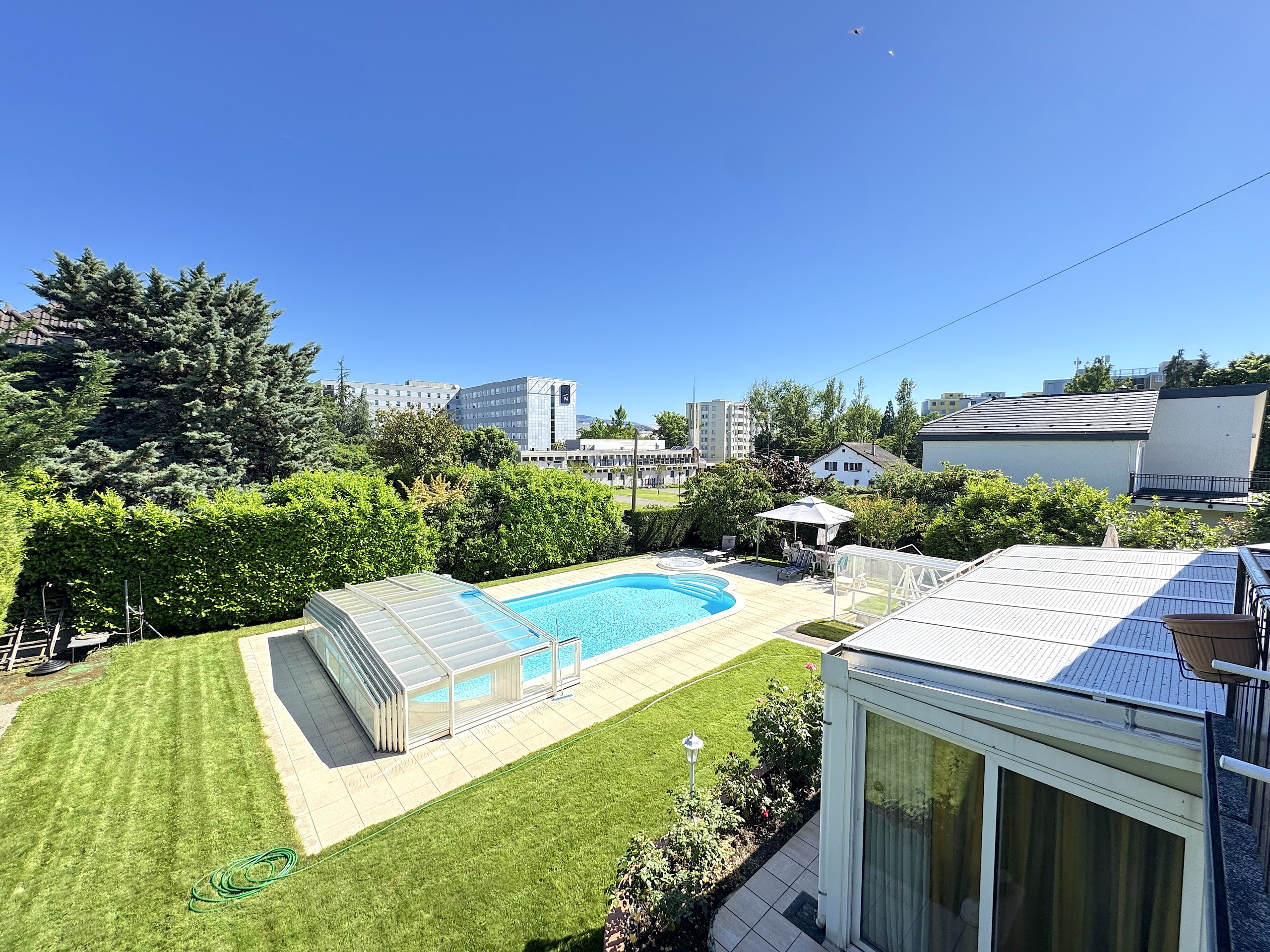 Exterior view 5