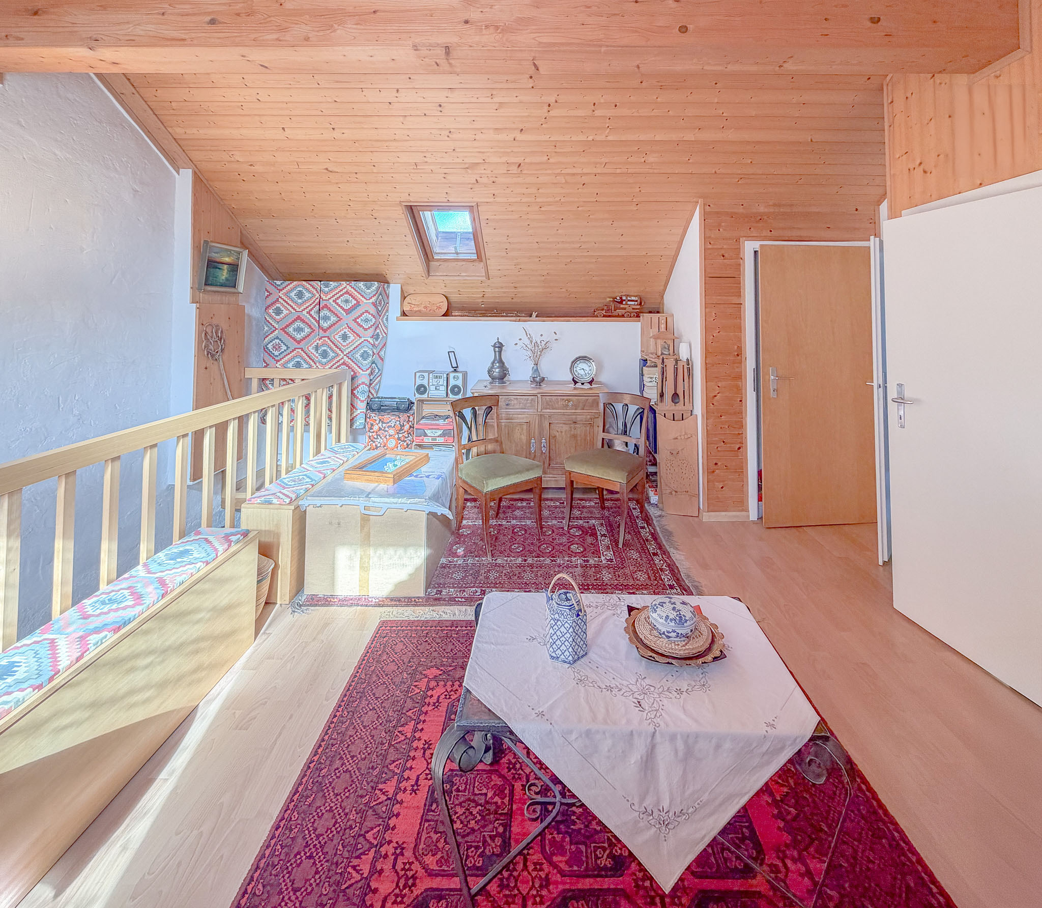 Grande pièce ouverte à l'étage