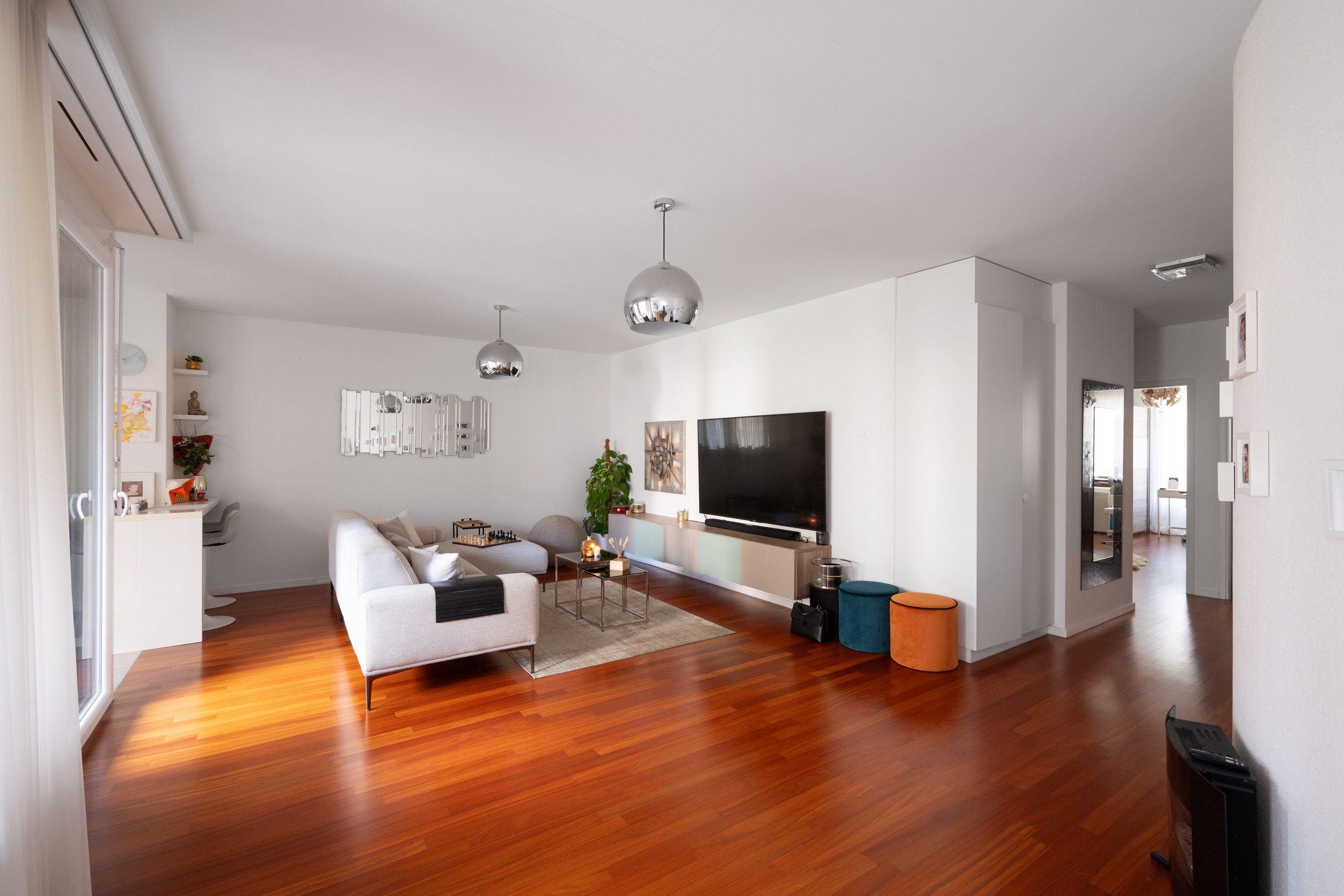 Interior view 4
