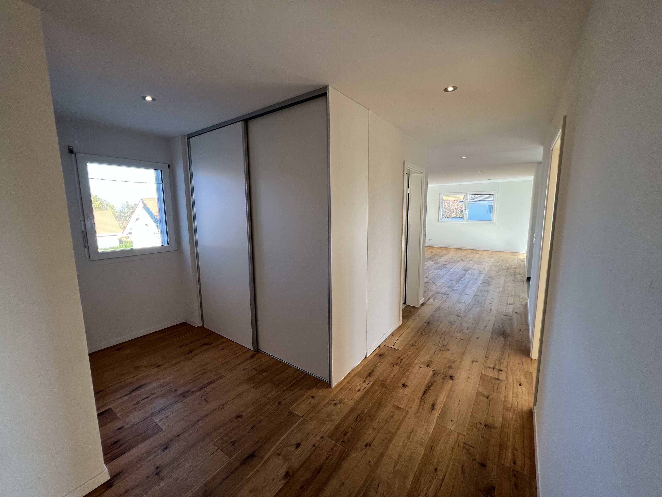 Entrée avec armoire murale