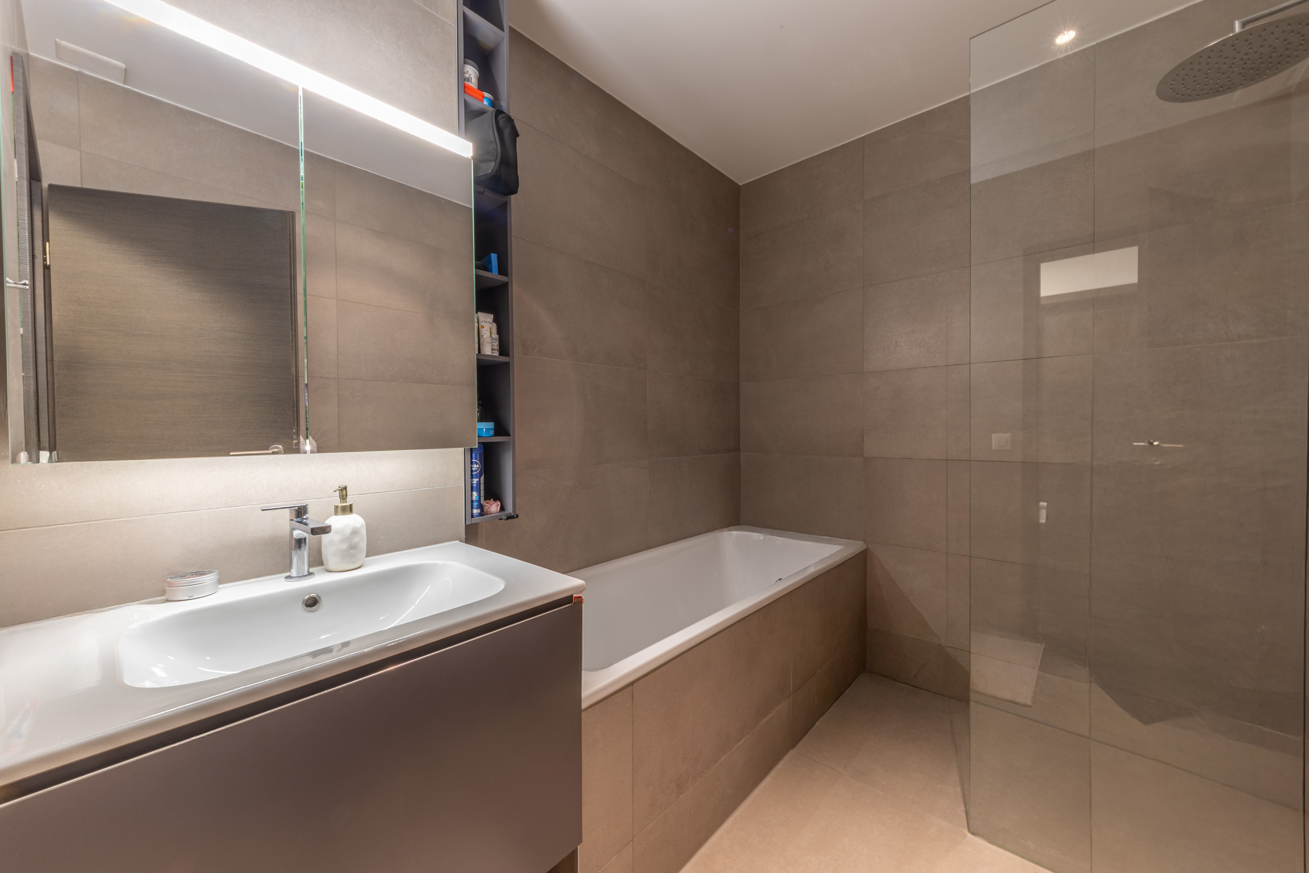 Interior view 4