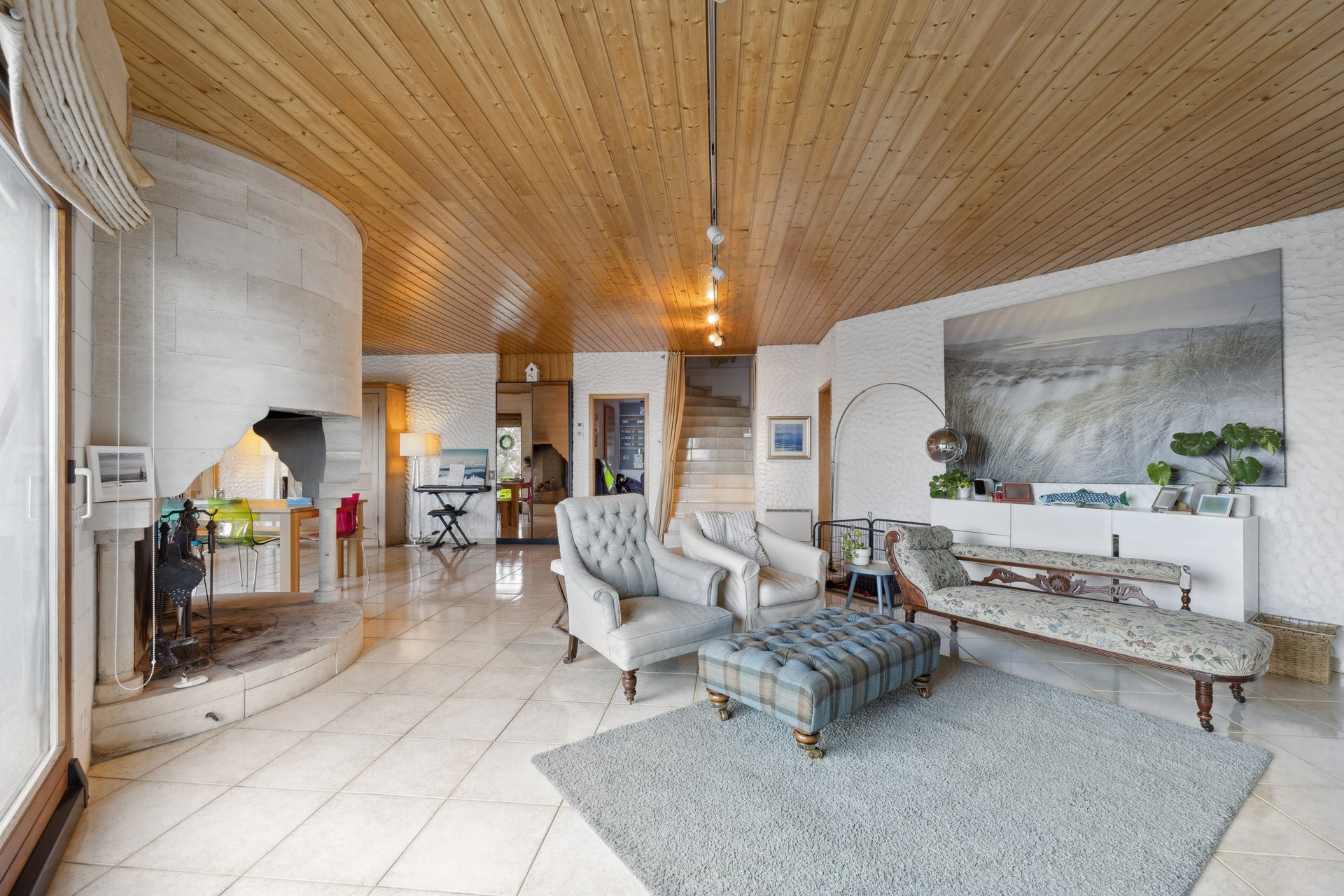 Salon avec cheminée