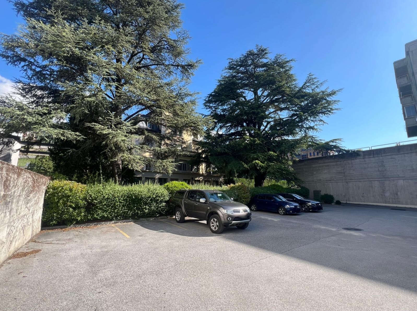 Exterior view 3