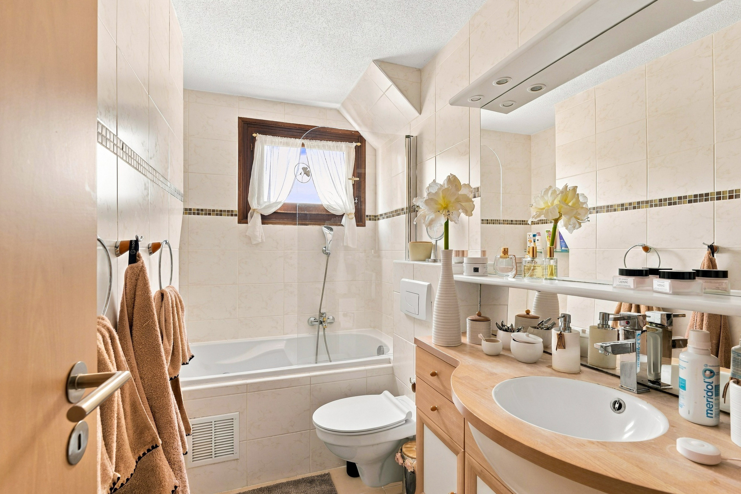 Interior view 8