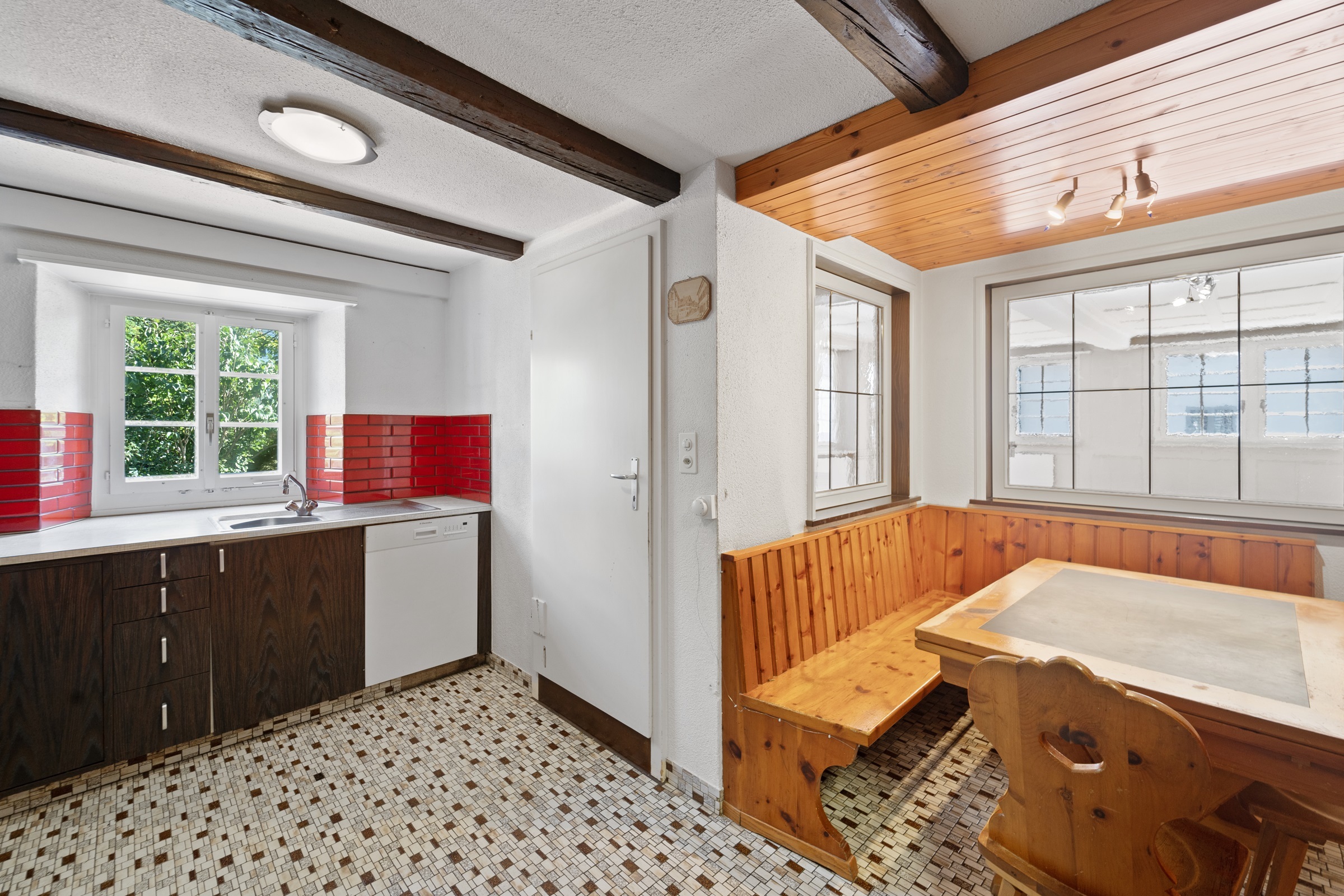 Hausteil 1: Einbauküche Hochparterre Hausteil 1: Einbauküche Hochparterre