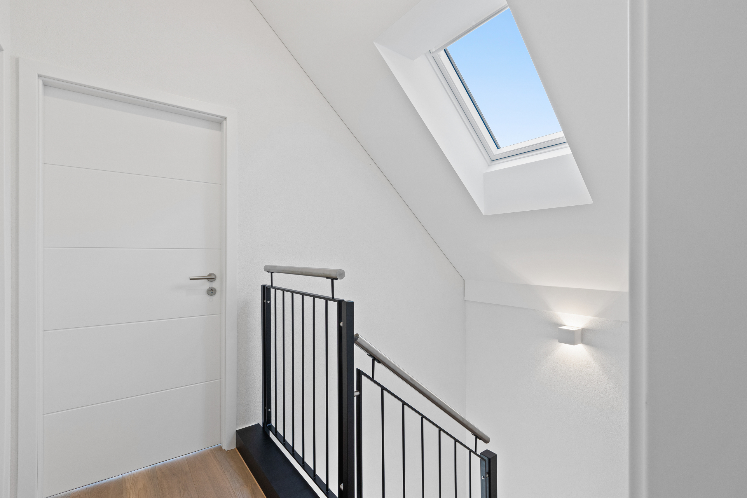 Couloir lumineux à l'étage, après rénovation Couloir lumineux à l'étage, après rénovation