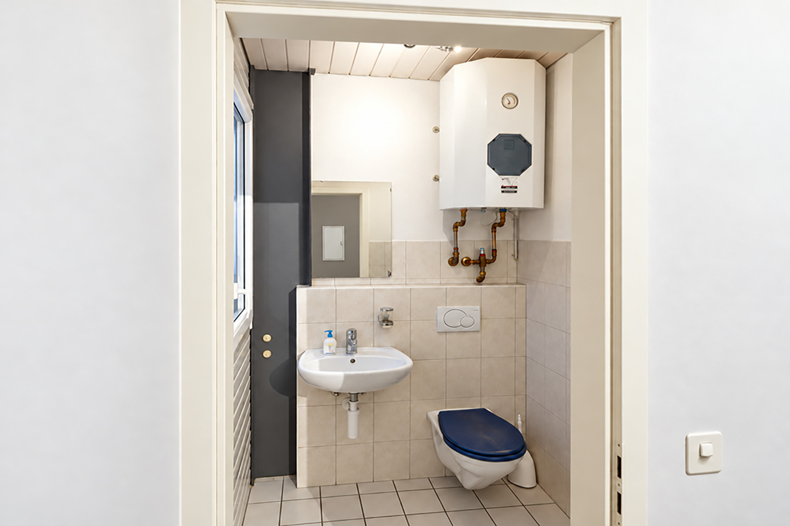 1er étage: toilettes pour femmes 1er étage: toilettes pour femmes