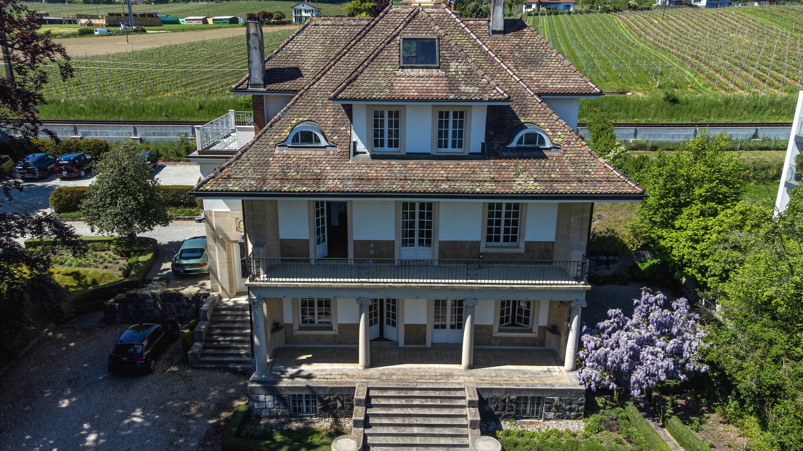 Exterior view 5