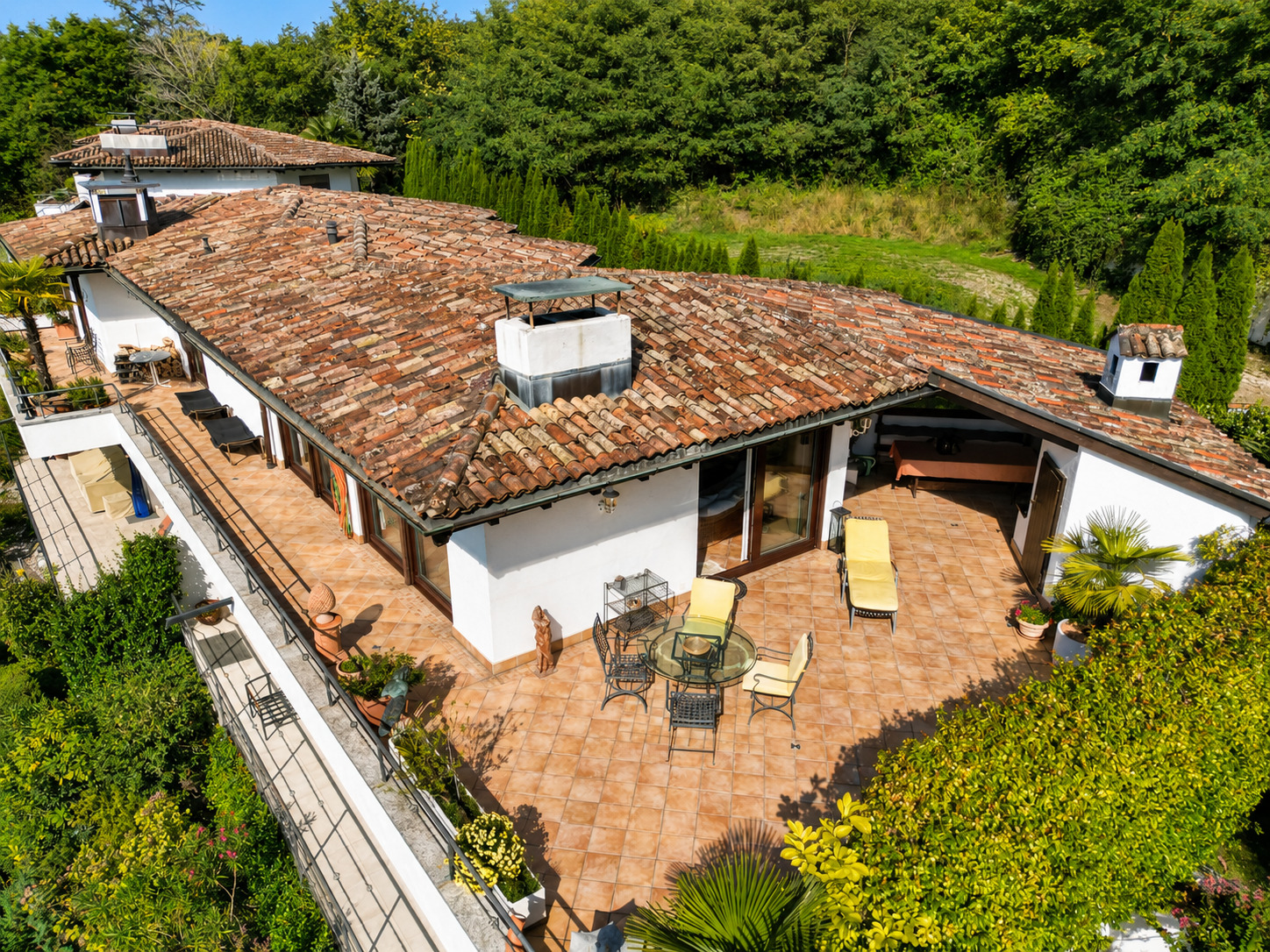 Exterior view 5