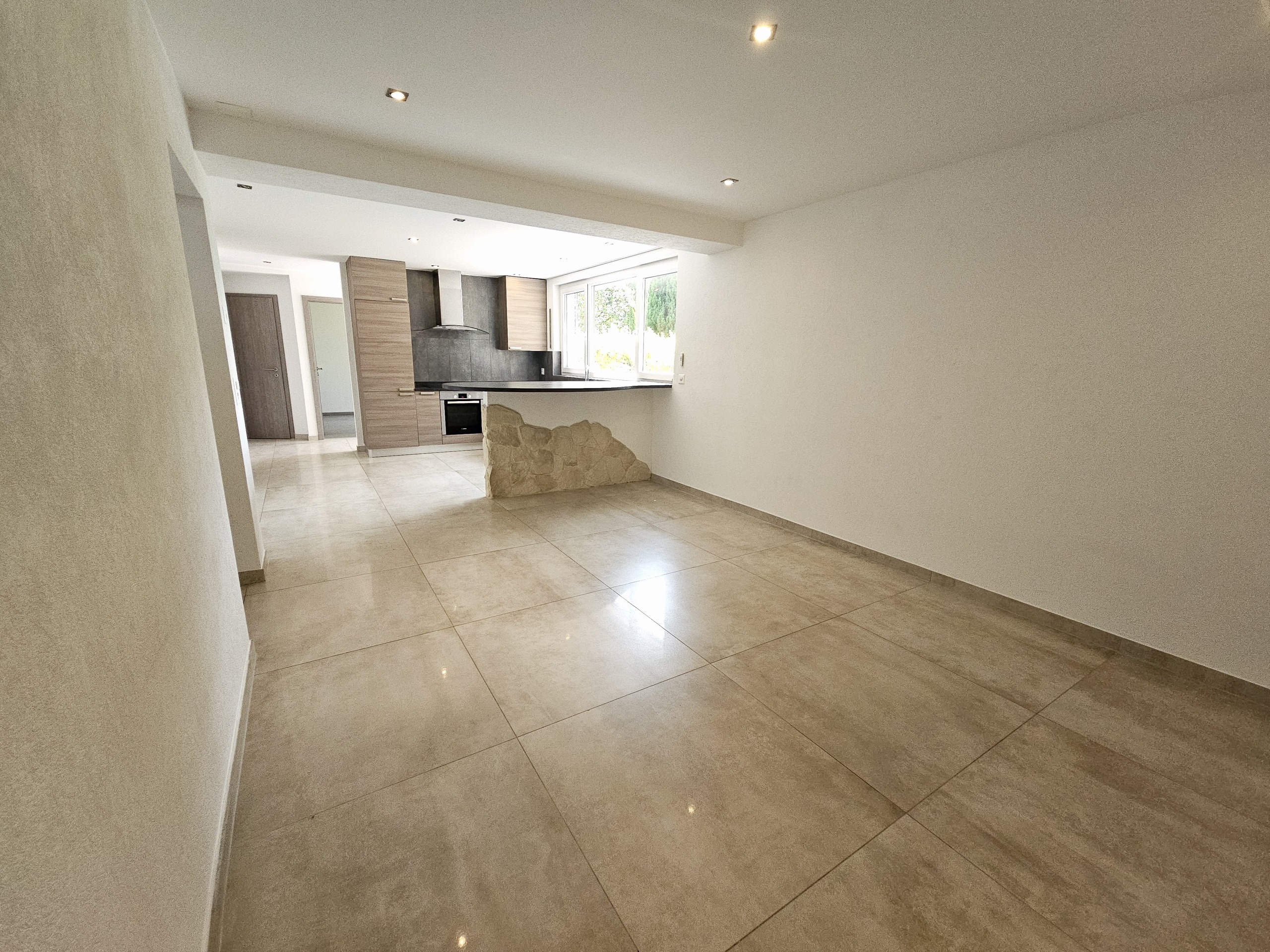 Séjour sur cuisine ouverte