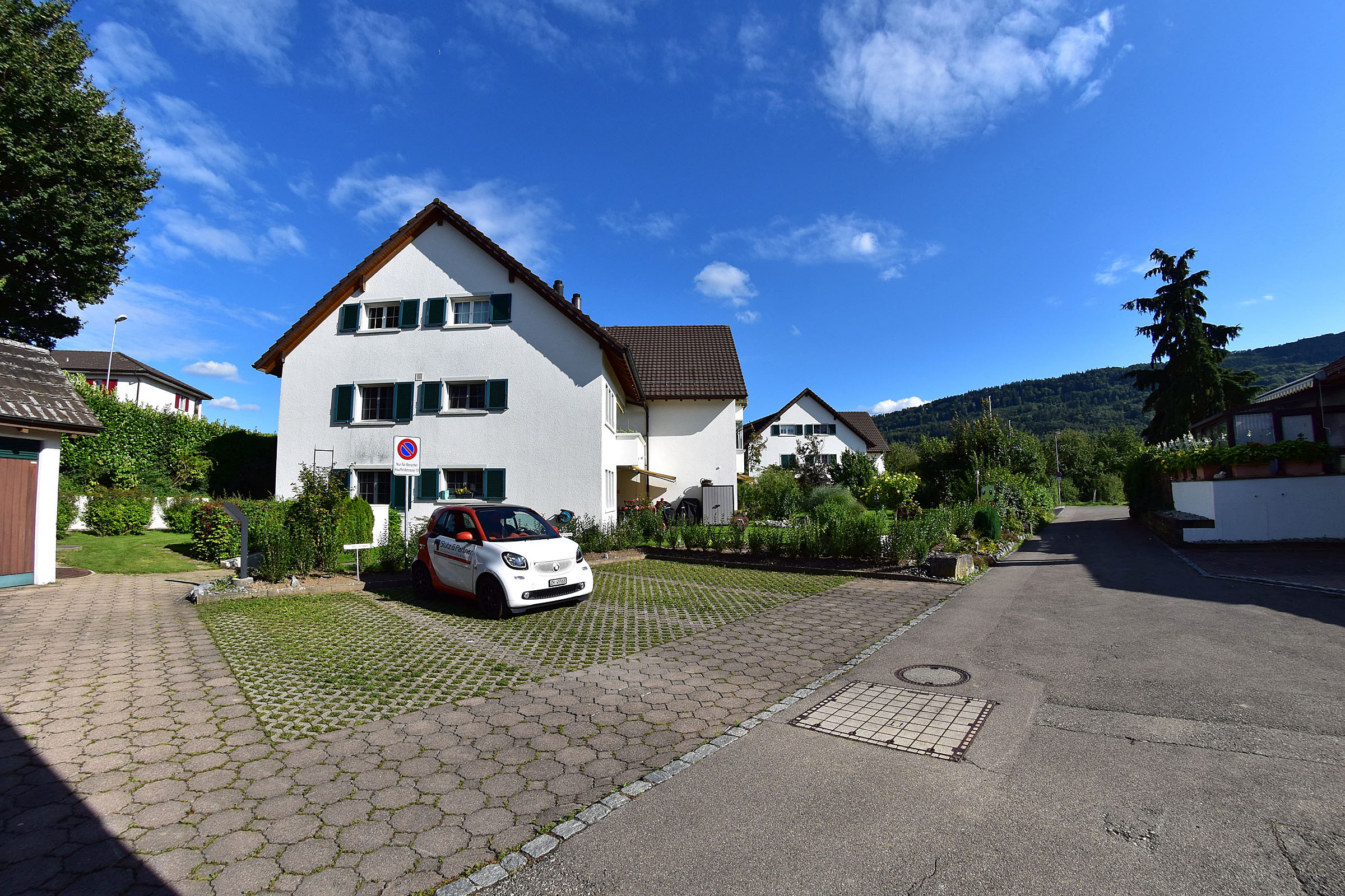 Wohnhaus Nr. 13 mit Besucher-PP