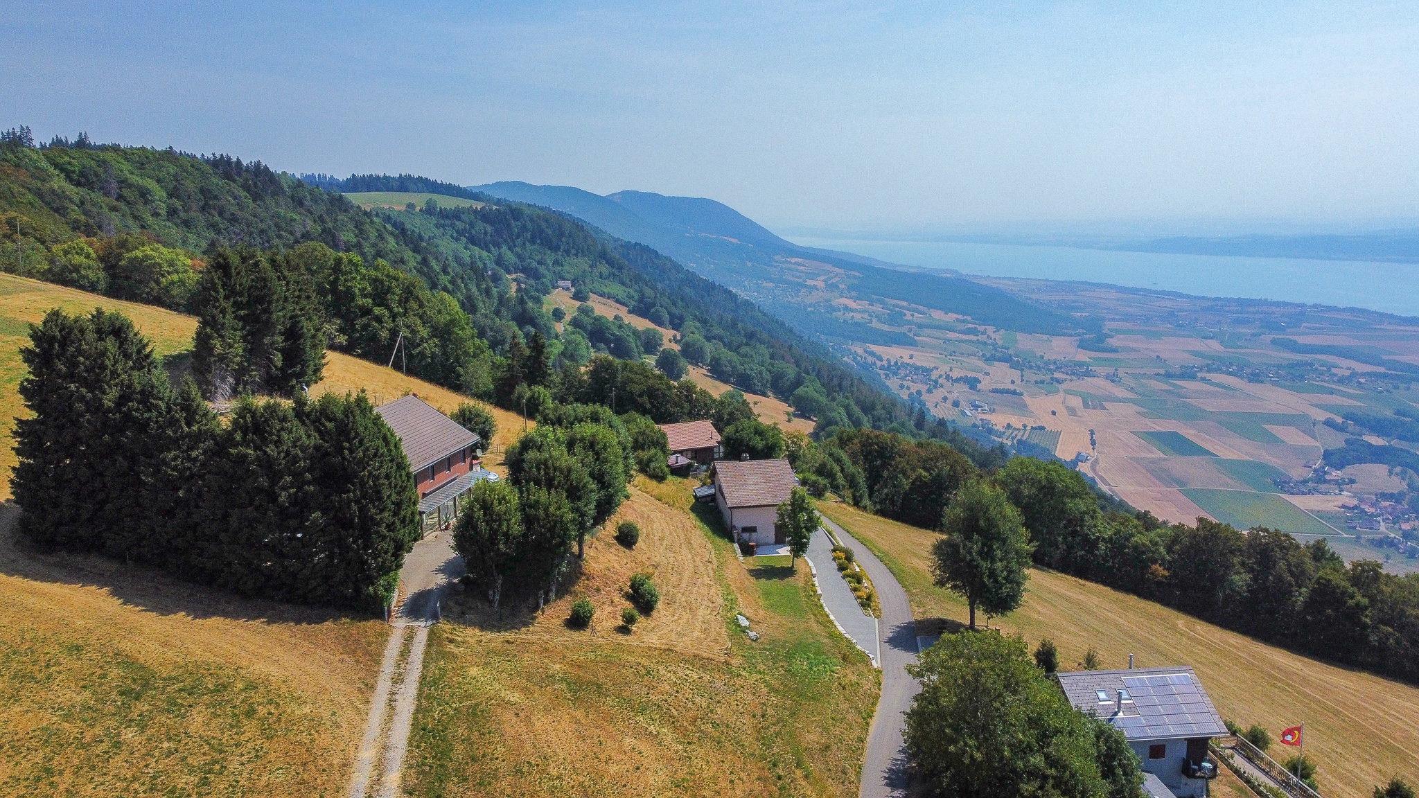 Vue aérienne - lac de Neuchâtel Vue aérienne - lac de Neuchâtel