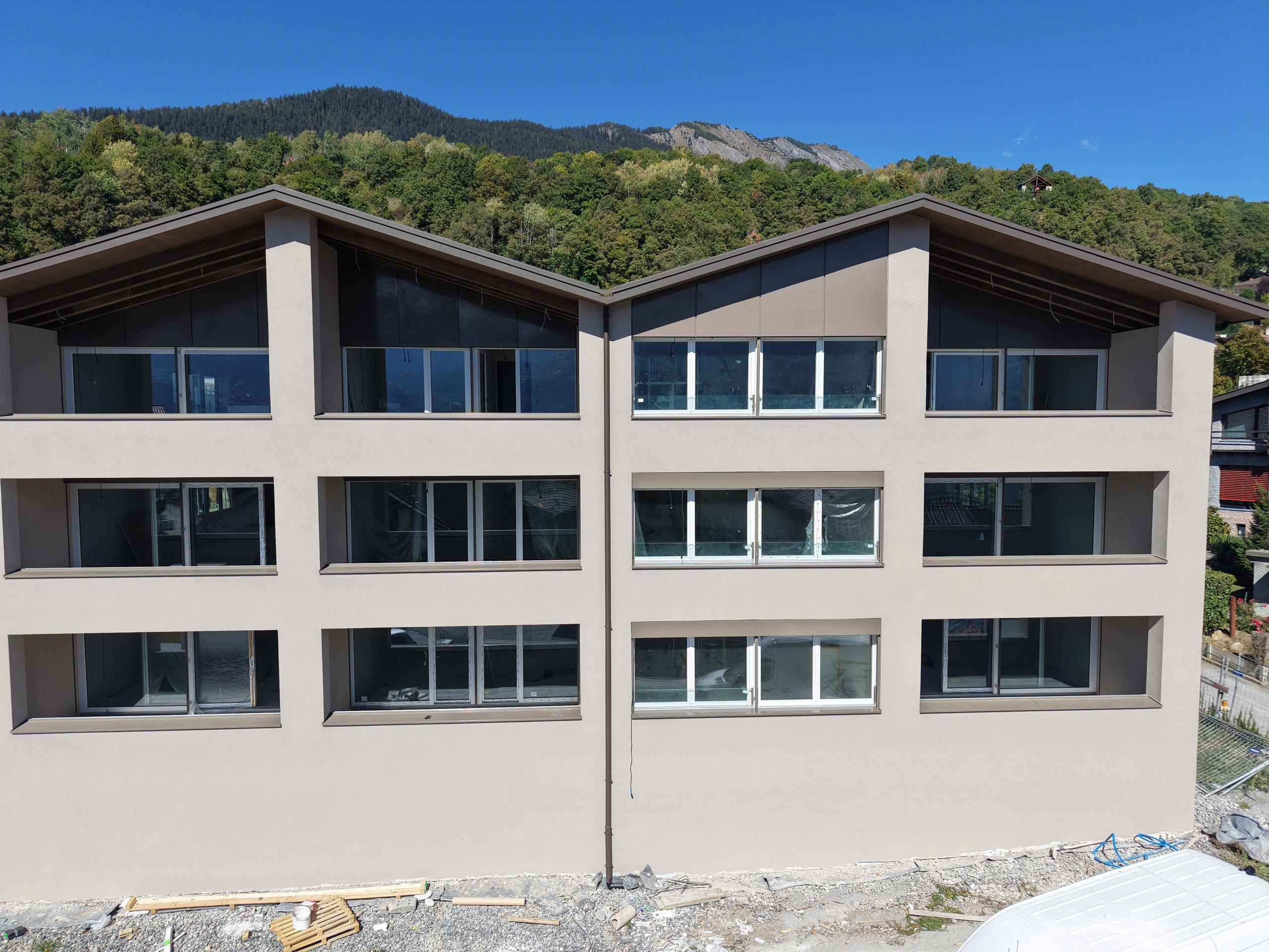 Exterior view 3