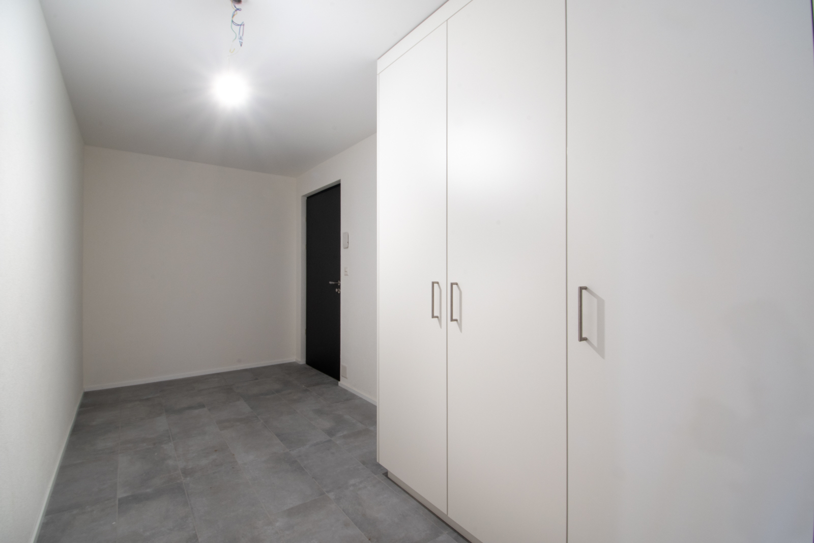 Hall avec armoires murales