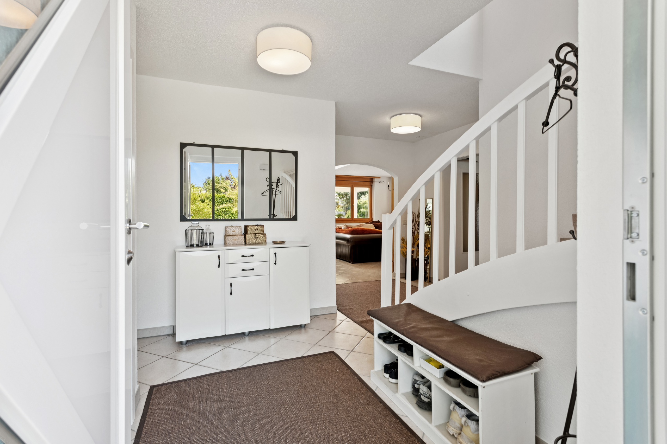 Entrée avec armoire murale Entrée avec armoire murale