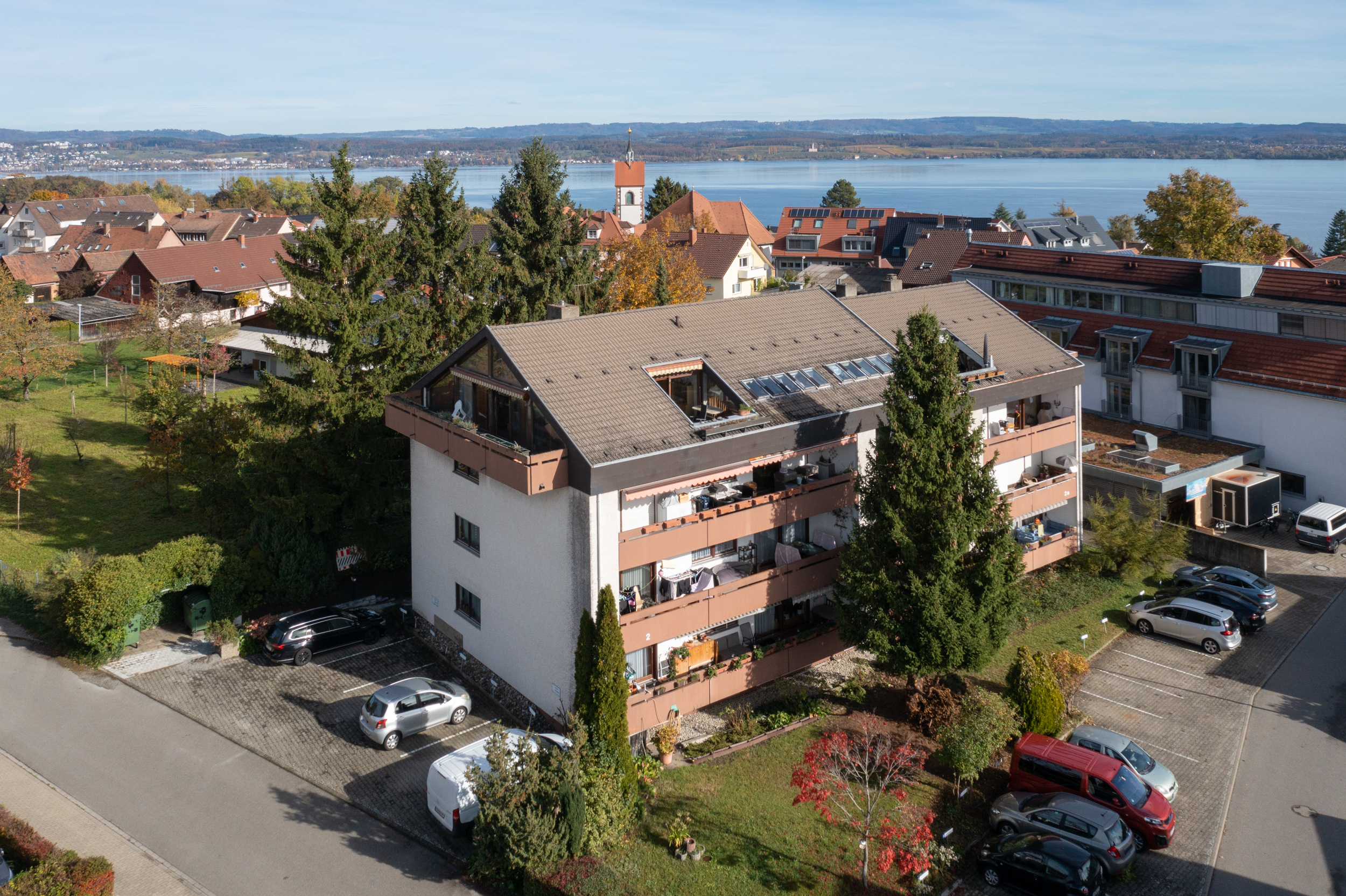 Gepflegte Bebauung mit insgesamt 14 Wohneinheiten. Gepflegte Bebauung mit insgesamt 14 Wohneinheiten.