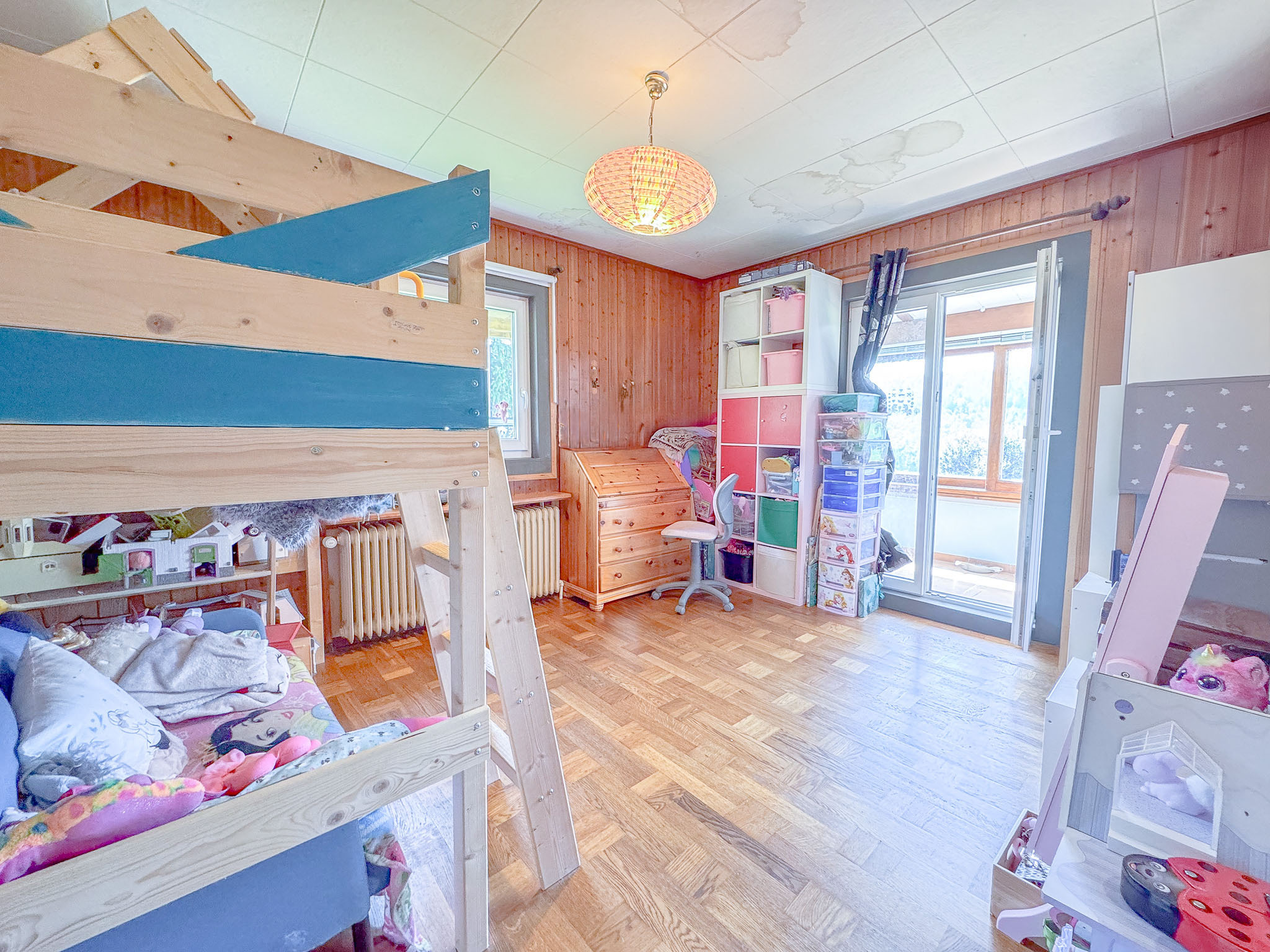 Chambre no 1 avec accès à la véranda au 1er étage Chambre no 1 avec accès à la véranda au 1er étage