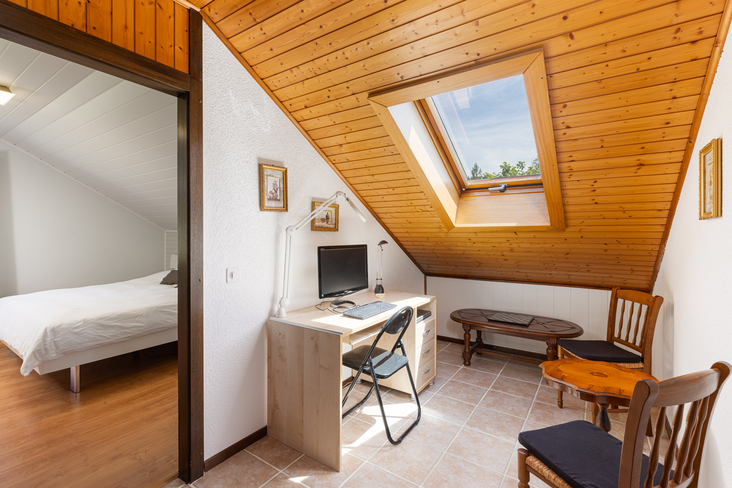 Coin bureau fonctionnel dans les combles