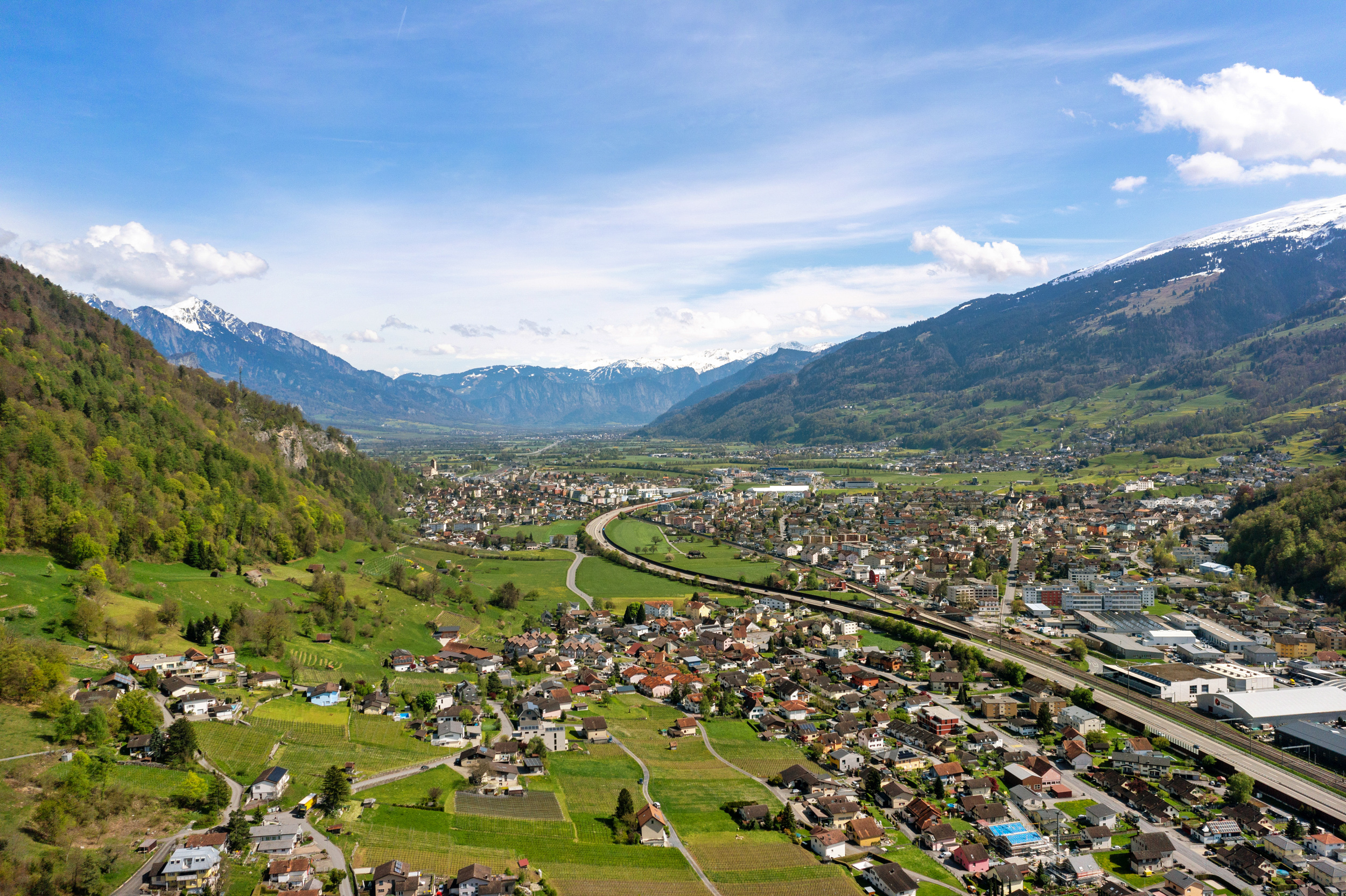 Heiligkreuz, inmitten des Rheintals.. Heiligkreuz, inmitten des Rheintals..